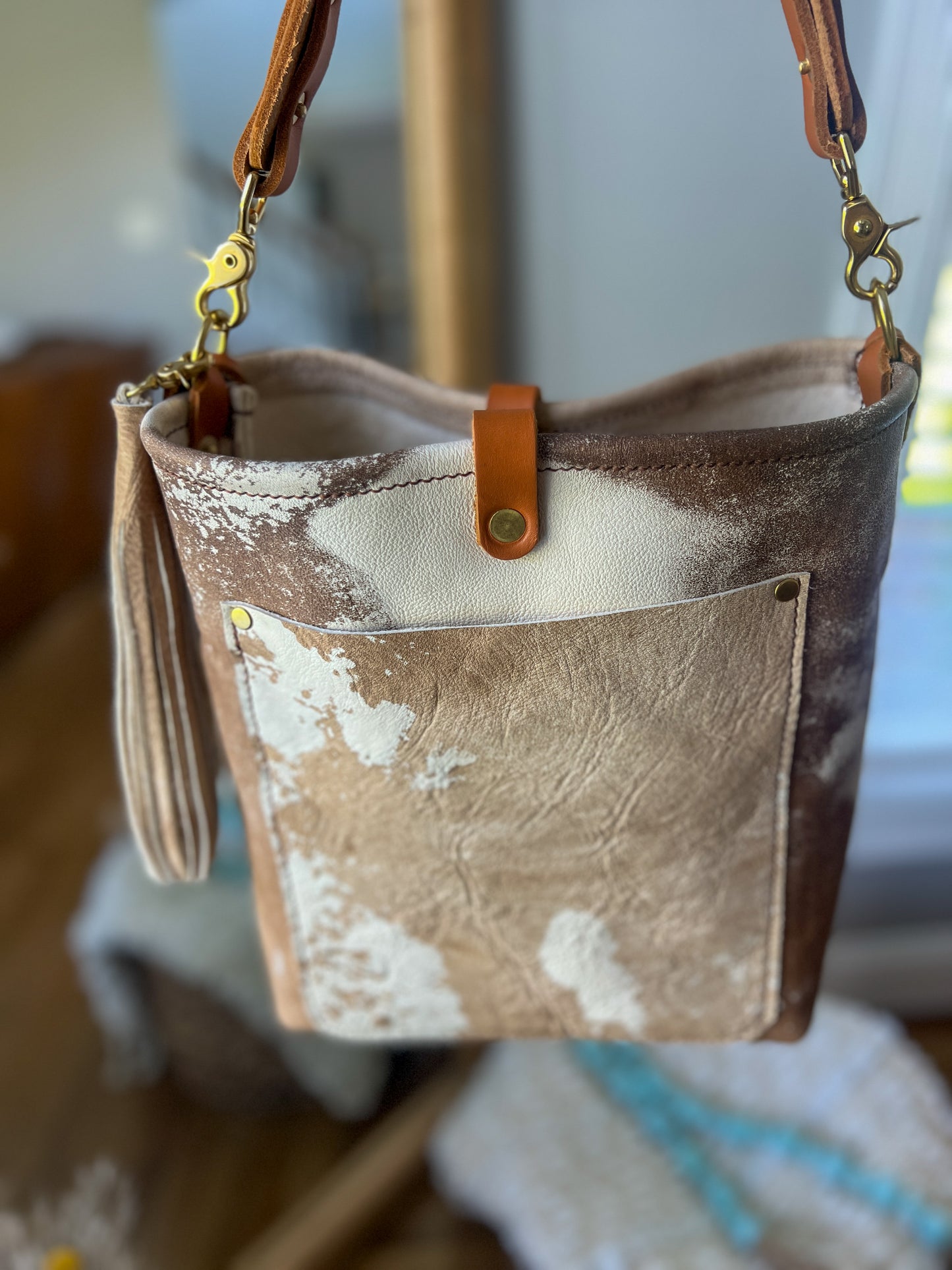 Bennett Bucket in Vintage Cowhide