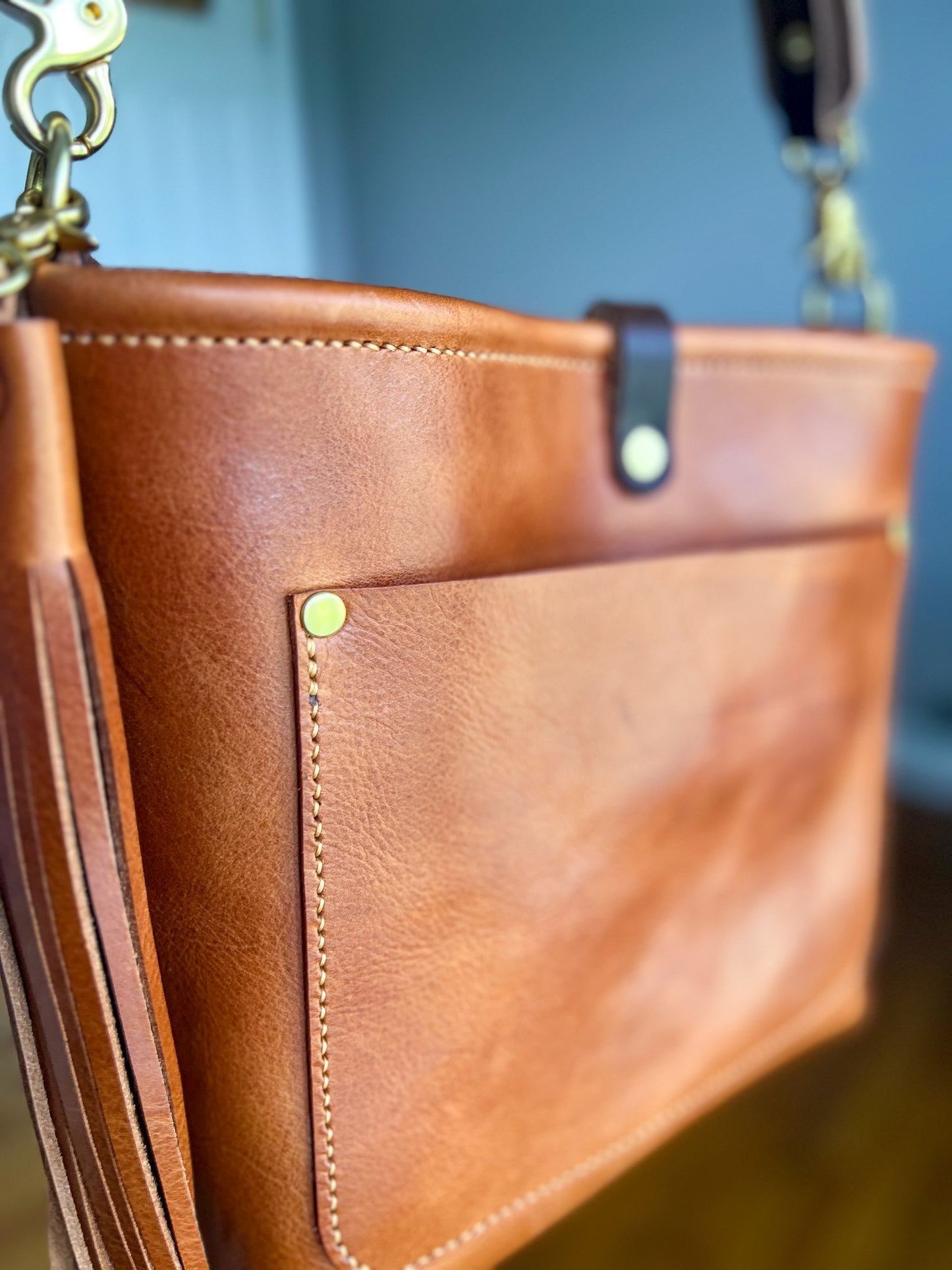 Bennett “shorty” Bucket in Toffee Veg Tan Leather