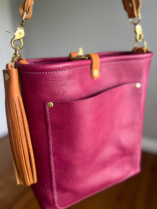 Bennett Bucket in Vachetta Lilac