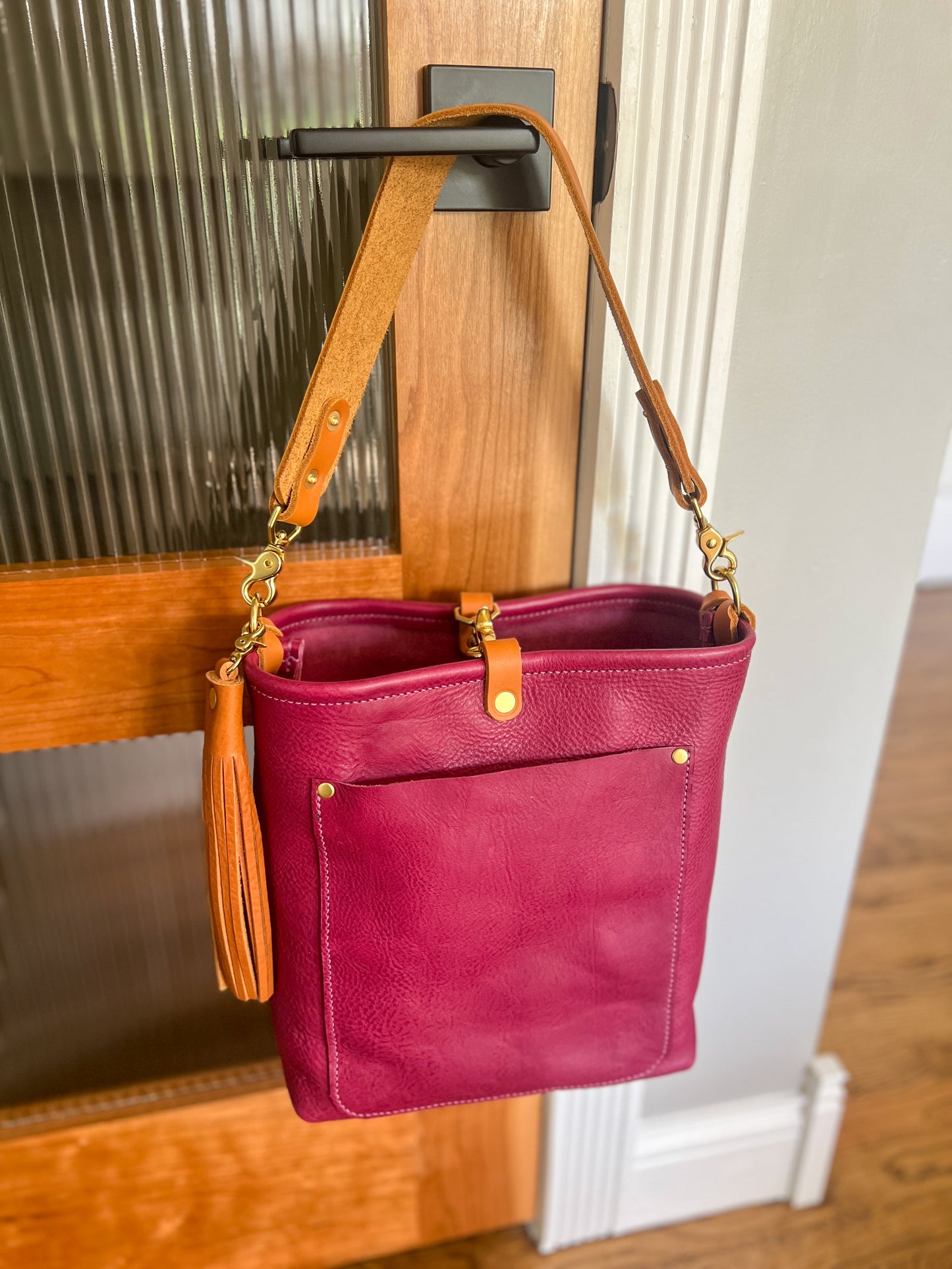 Bennett Bucket in Vachetta Lilac