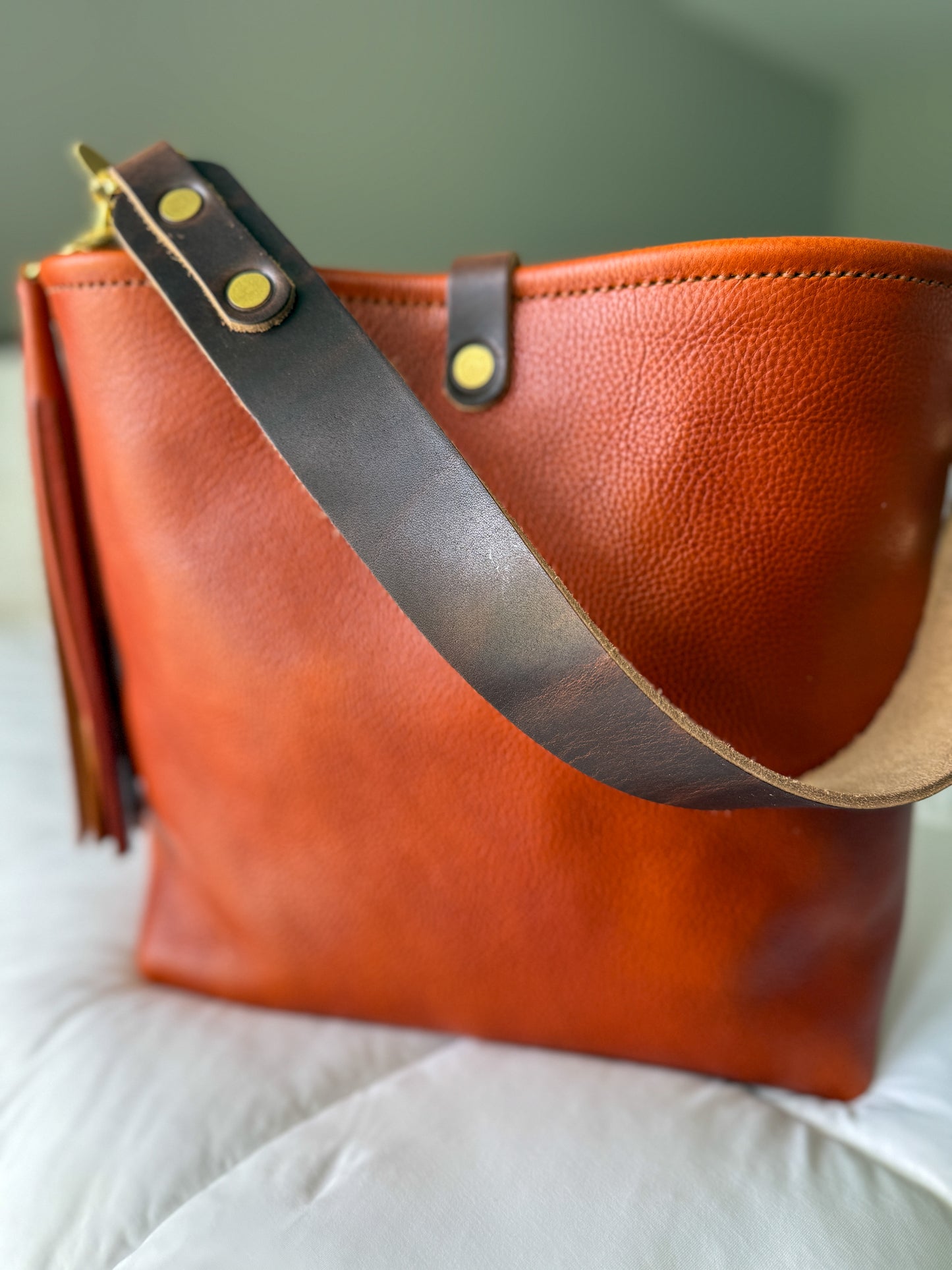 Hobo Bucket in Dark Ginger Vachetta