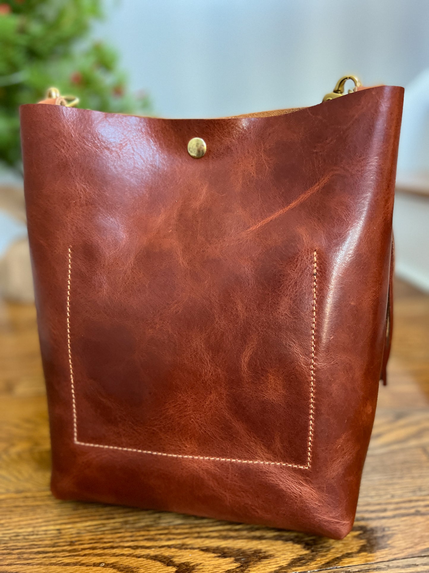 Bennett Bucket in Cherry Veg Tan