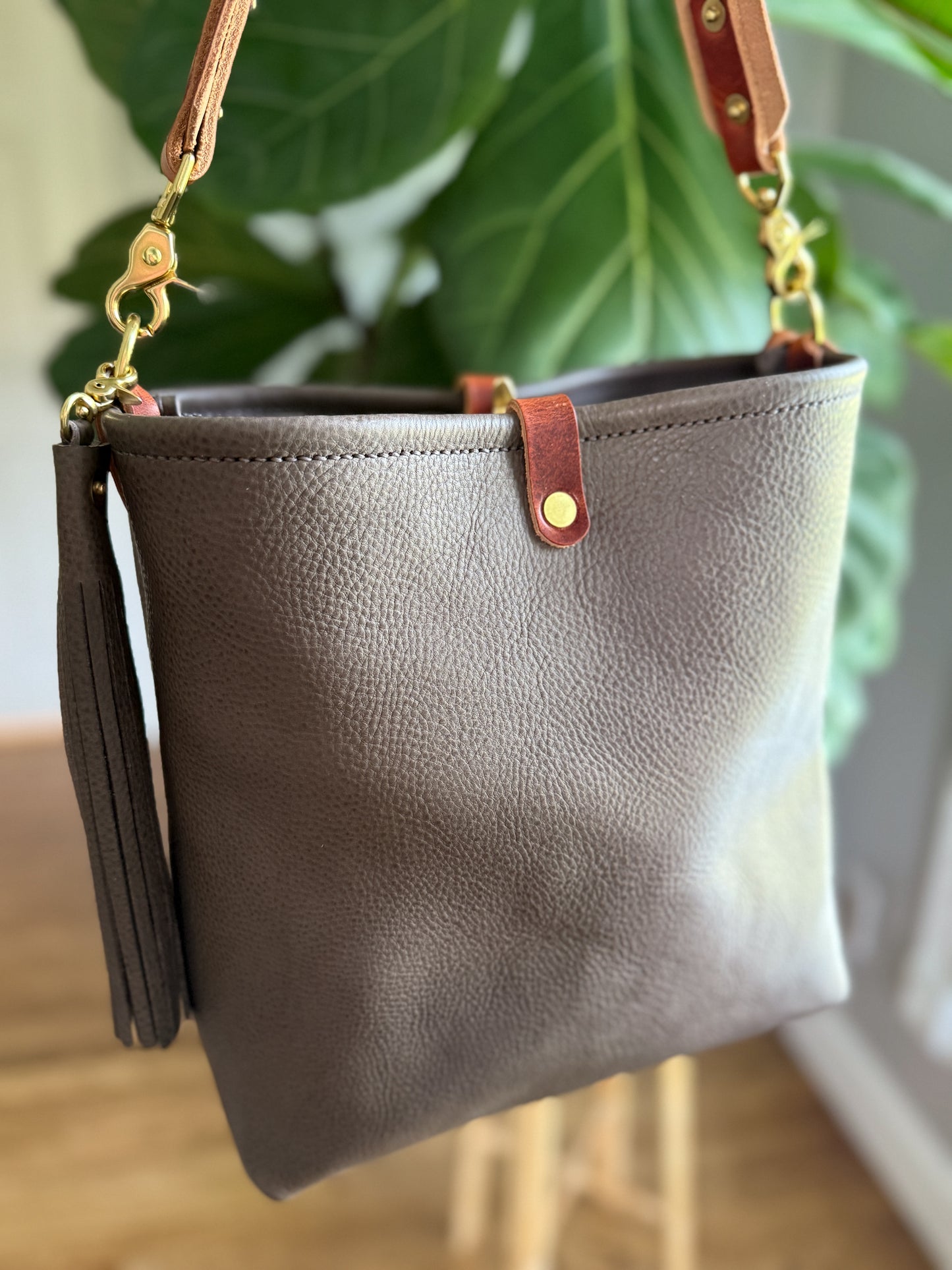 Hobo Bucket in Elephant Vachetta