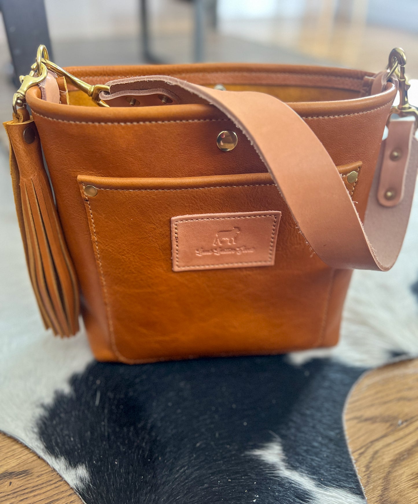 Bennett “shorty” Bucket in Golden Honey Bulldog Leather