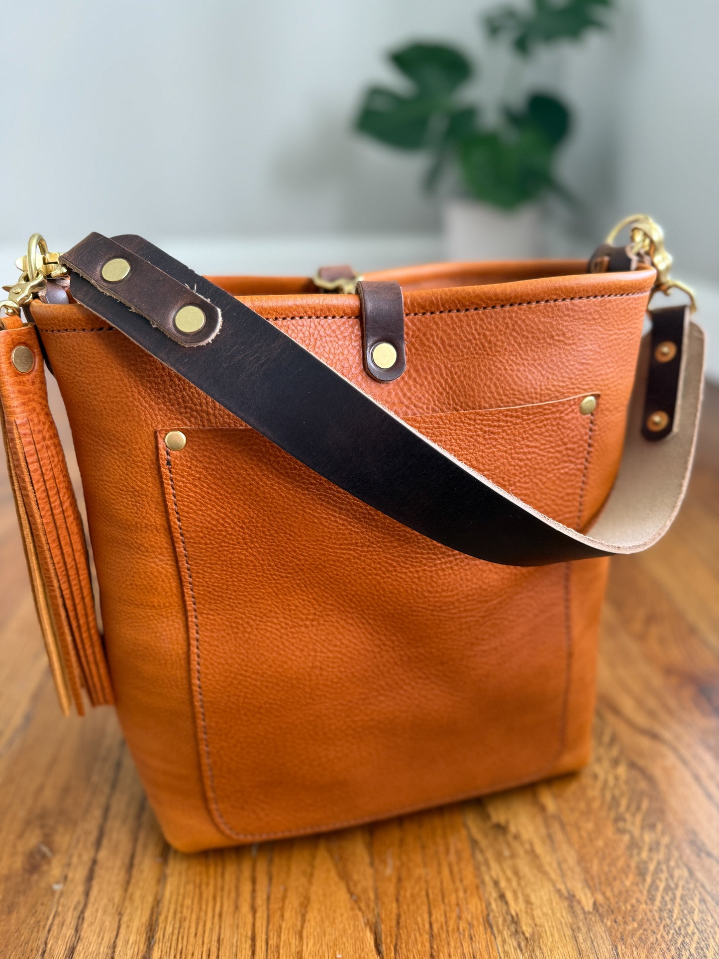 Bennett Bucket in Ginger Vachetta