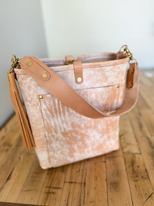 Bennett Bucket in Vintage Natural Vachetta