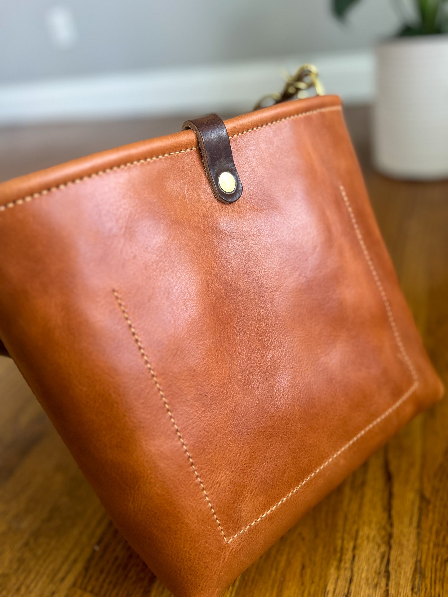 Bennett “shorty” Bucket in Toffee Veg Tan Leather