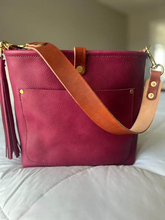 Bennett “shorty” Bucket in Lilac Vachetta