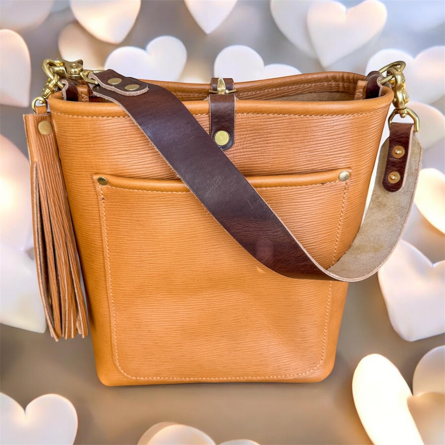 Bennett Bucket in Horween Rio Latigo Oak Grain