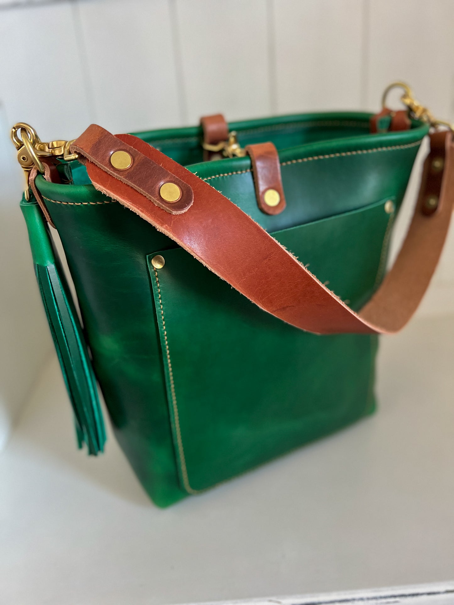 Bennett Bucket in Horween Golf Green