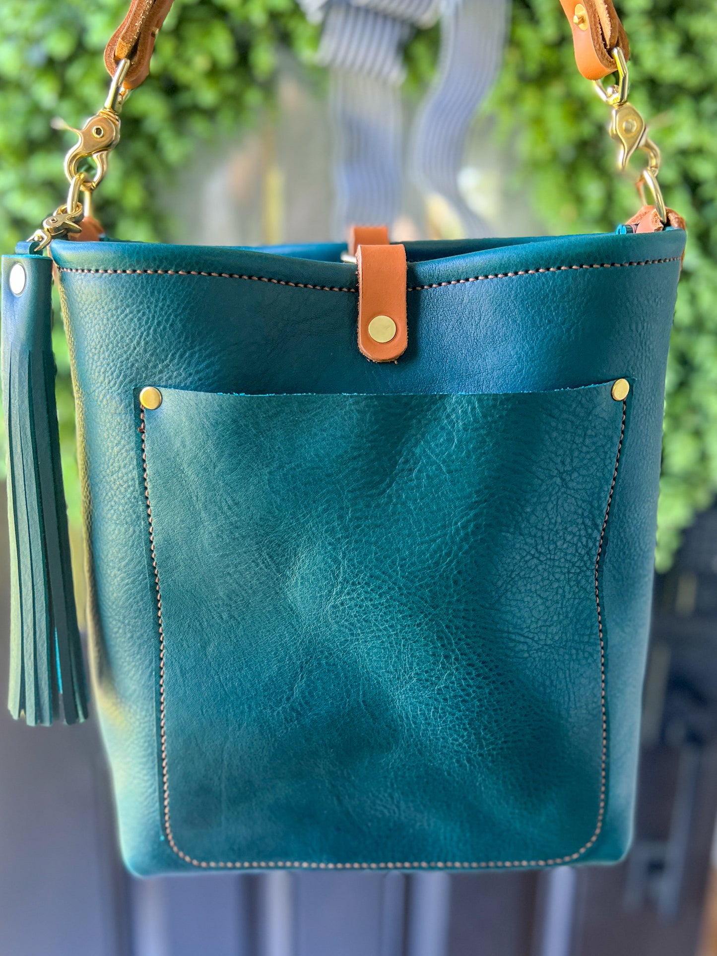 Bennett Bucket in Turquoise Vachetta
