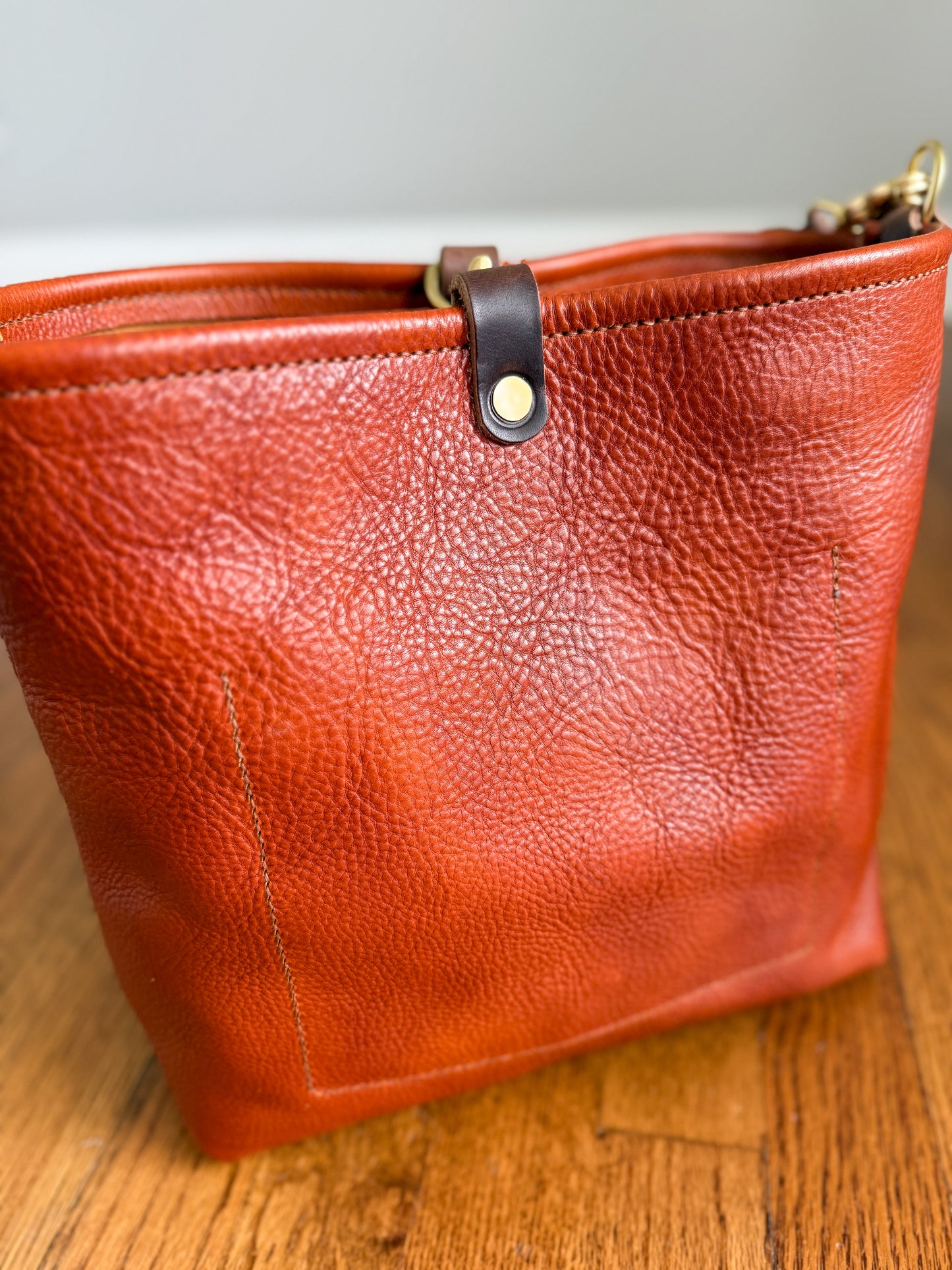 Hobo Bucket in Dark Ginger Vachetta