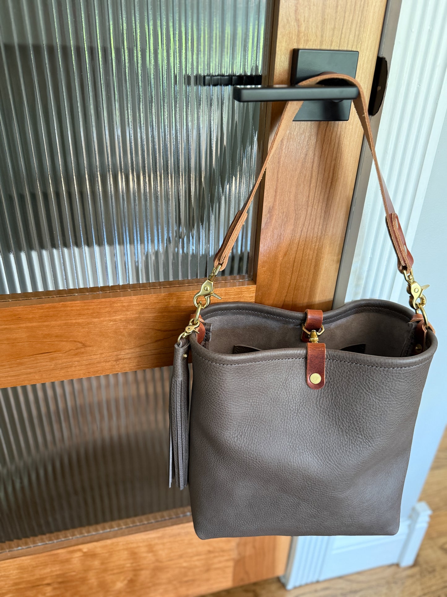 Hobo Bucket in Elephant Vachetta