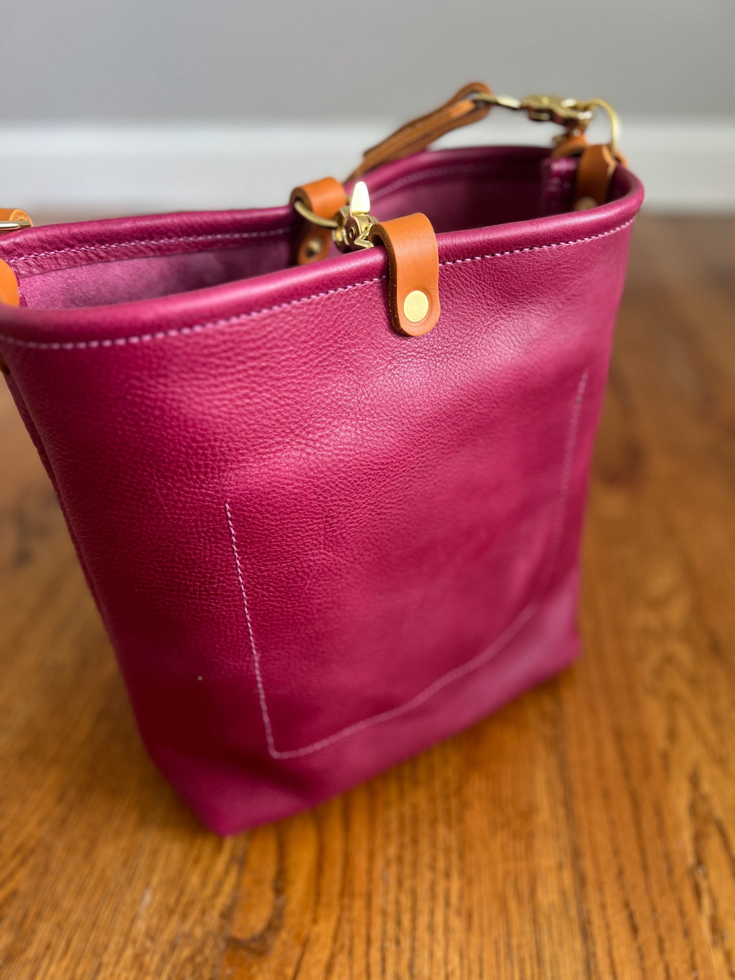 Bennett Bucket in Vachetta Lilac