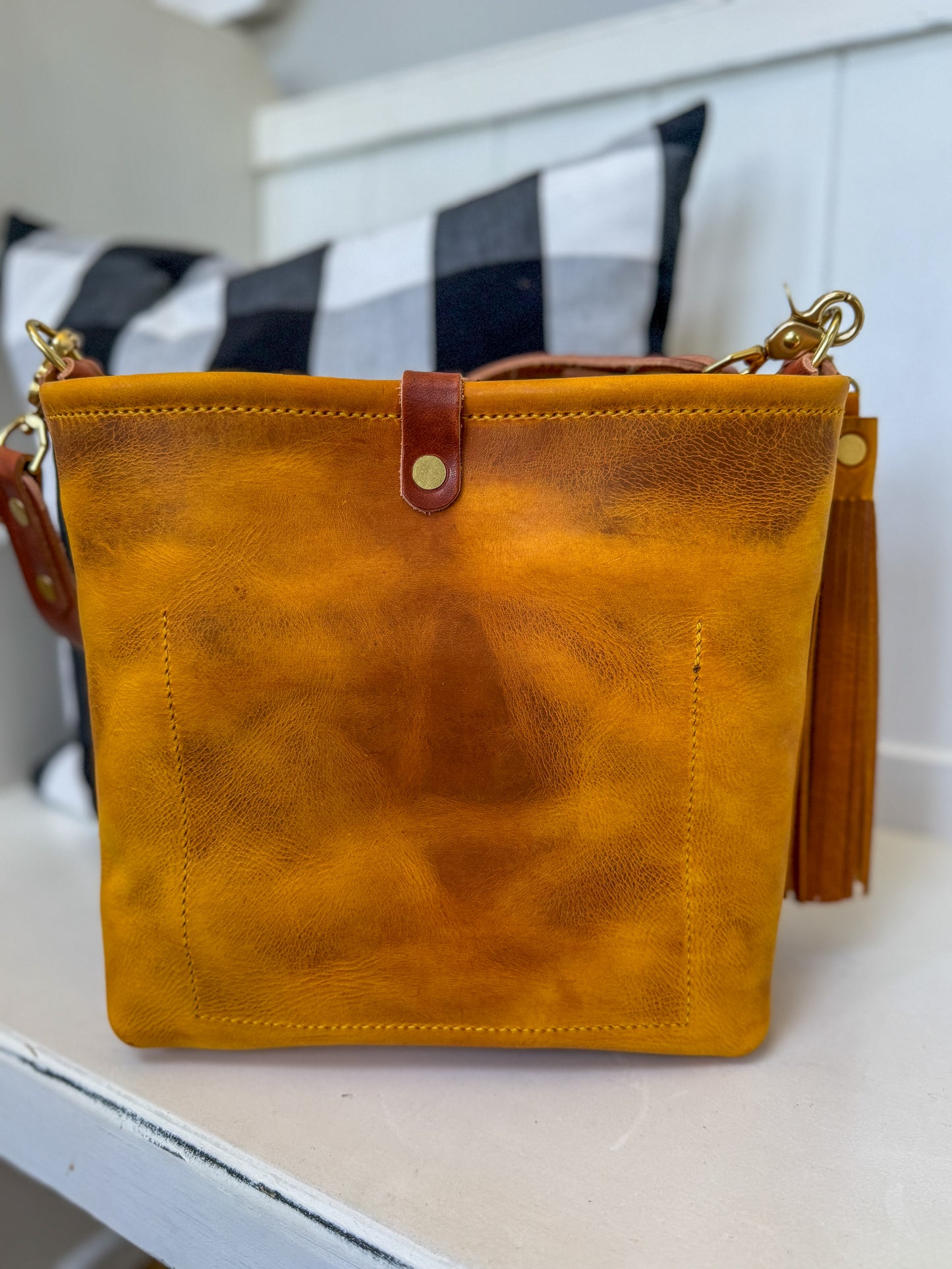 Bennett “shorty” Bucket in Yellowstone Italian Vegetable Tan