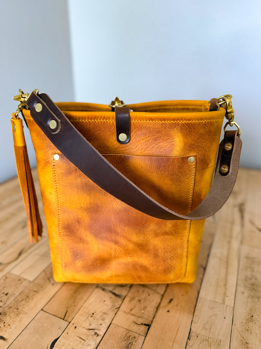 Bennett Bucket in Yellowstone Italian Vegetable Tan