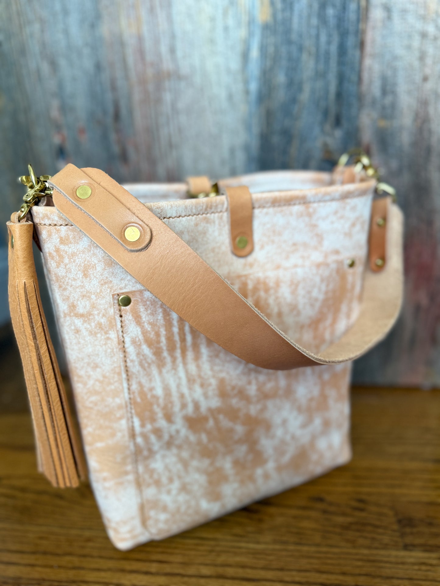 Bennett Bucket in Vintage Natural Vachetta