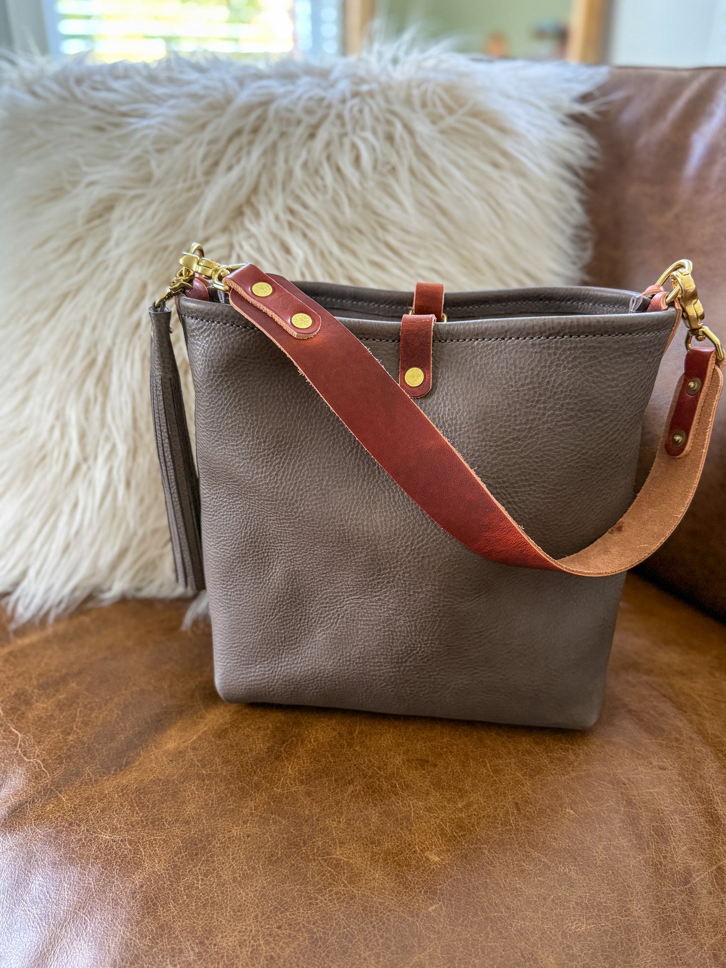 Hobo Bucket in Elephant Vachetta