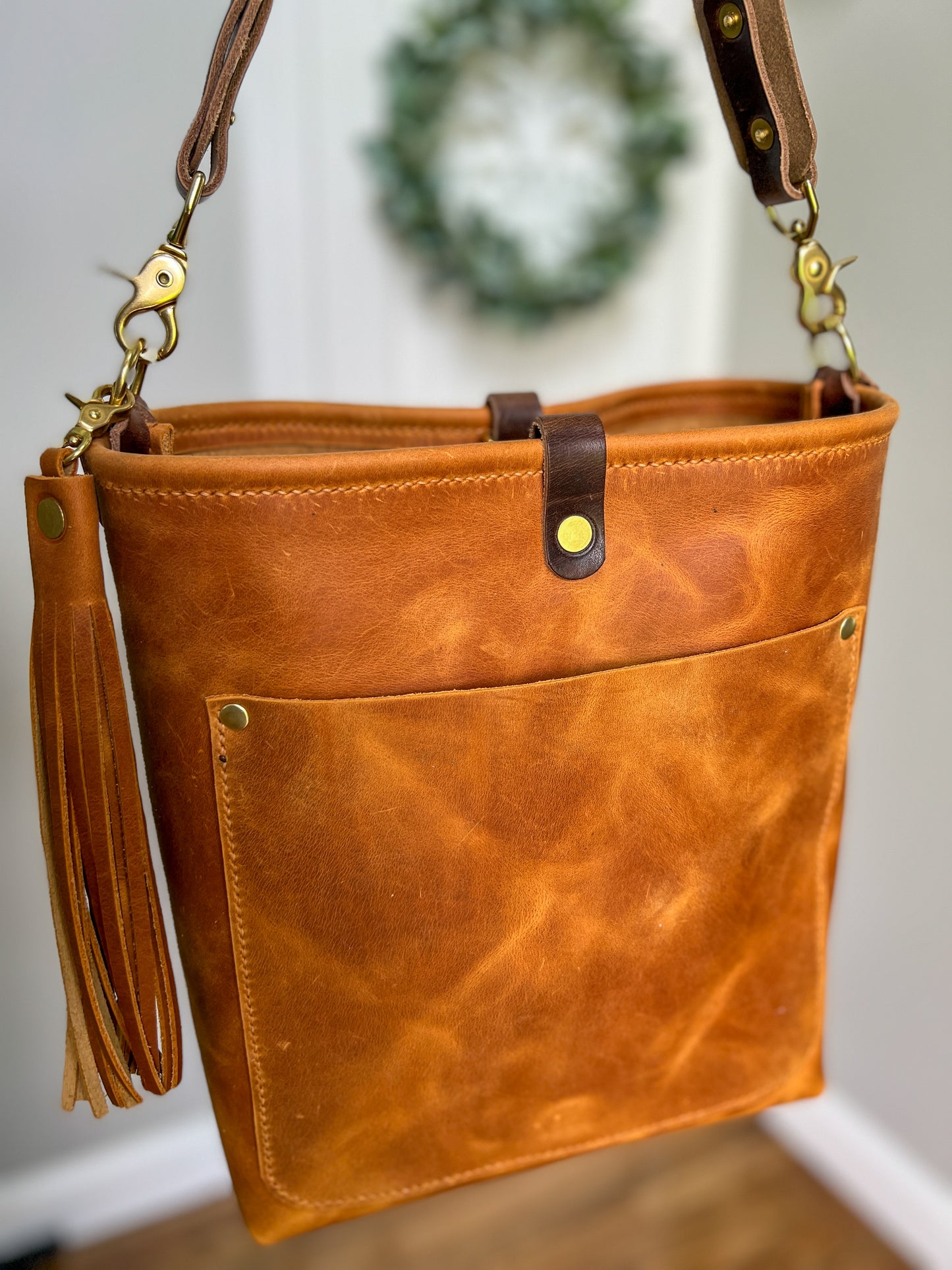 Bennett Bucket in Full Grain Sedona