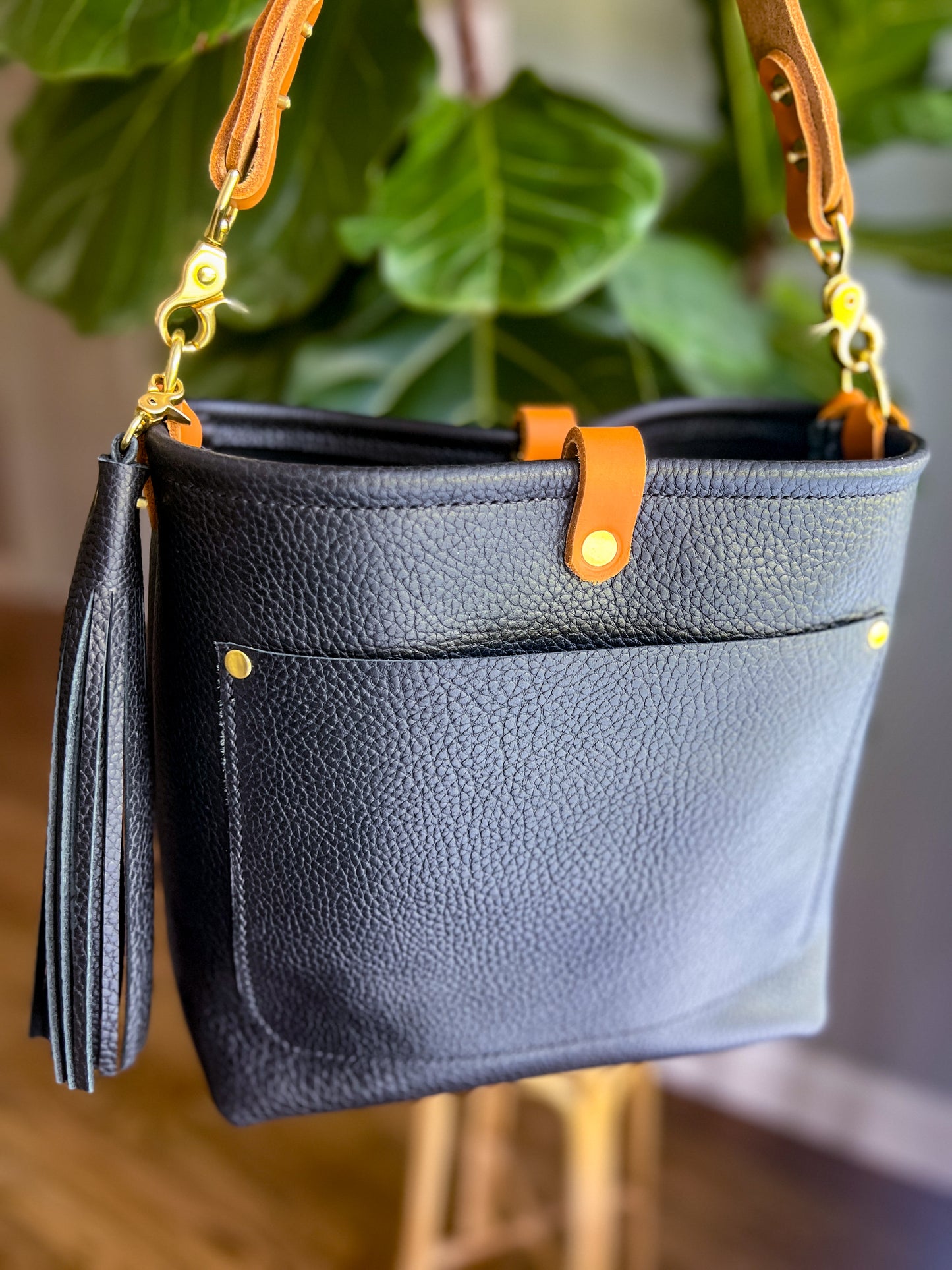 Bennett “shorty” Bucket in Horween Black Pebbled Leather
