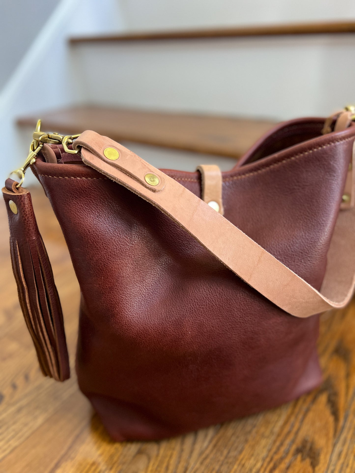 Hobo Bucket in Original Cognac