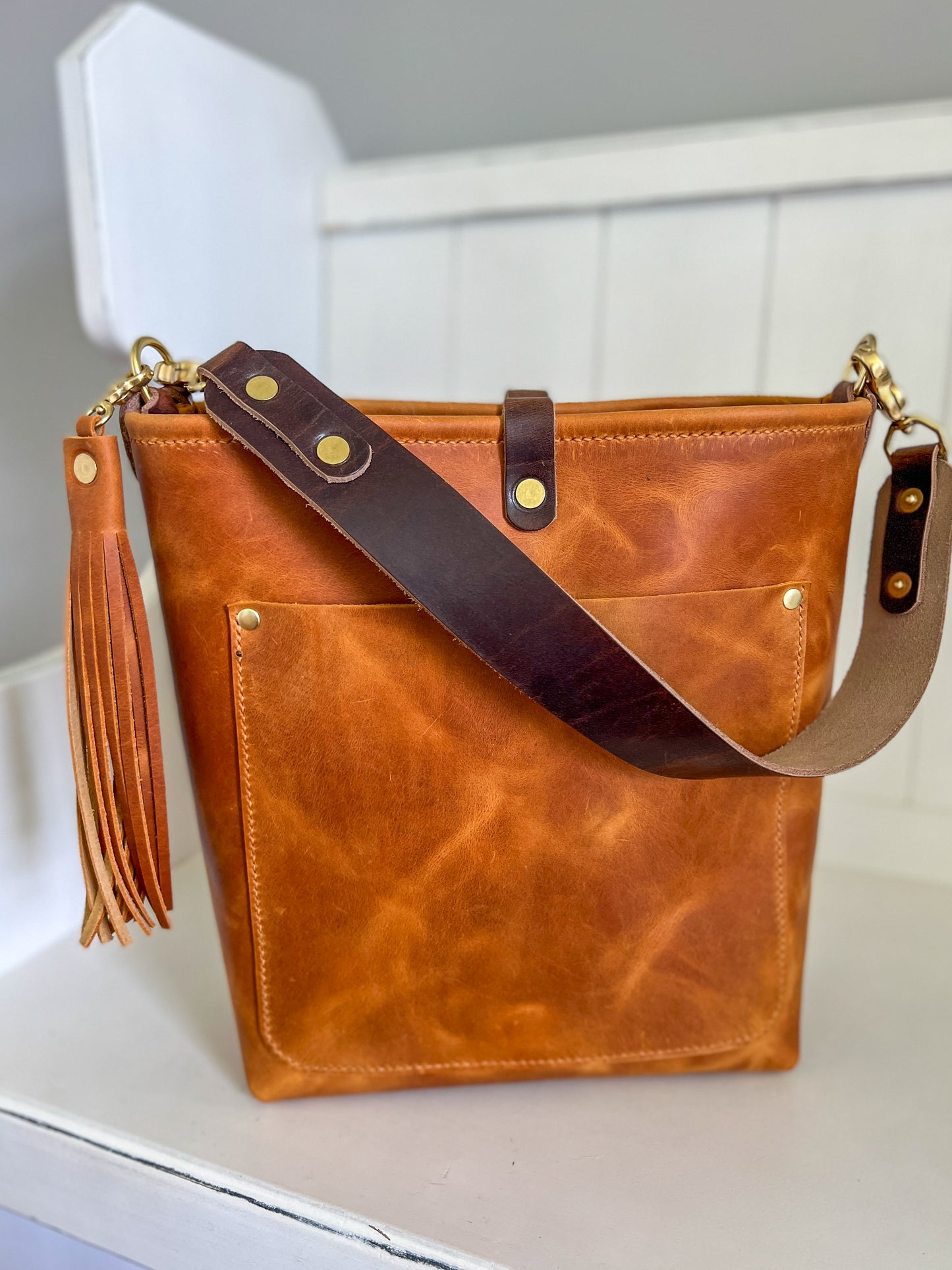 Bennett Bucket in Full Grain Sedona