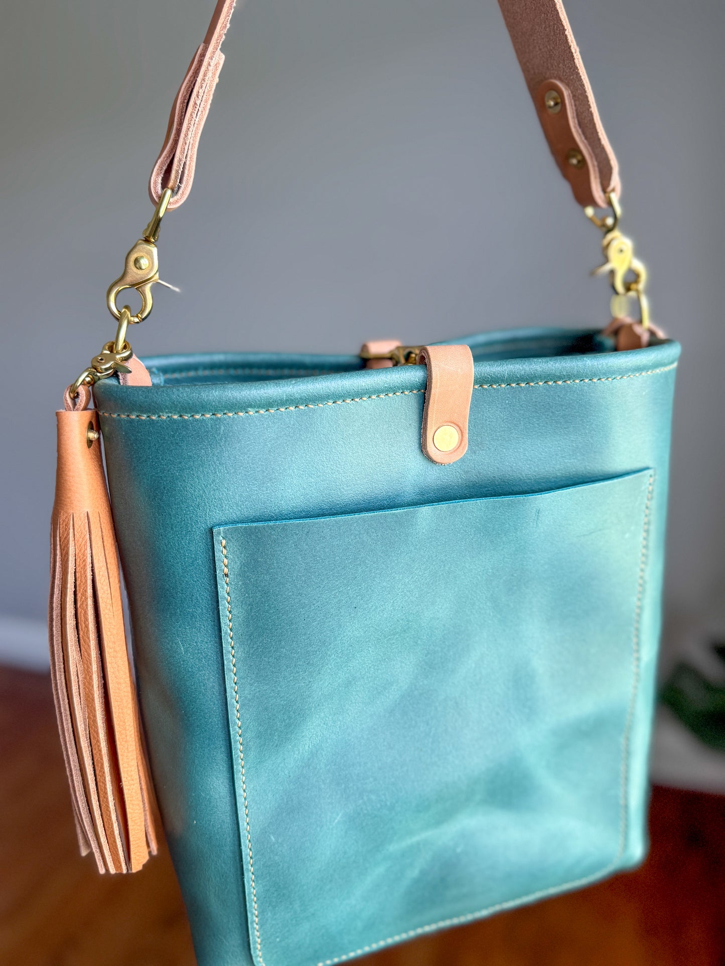 Bennett Bucket in Aqua Pearl Horween