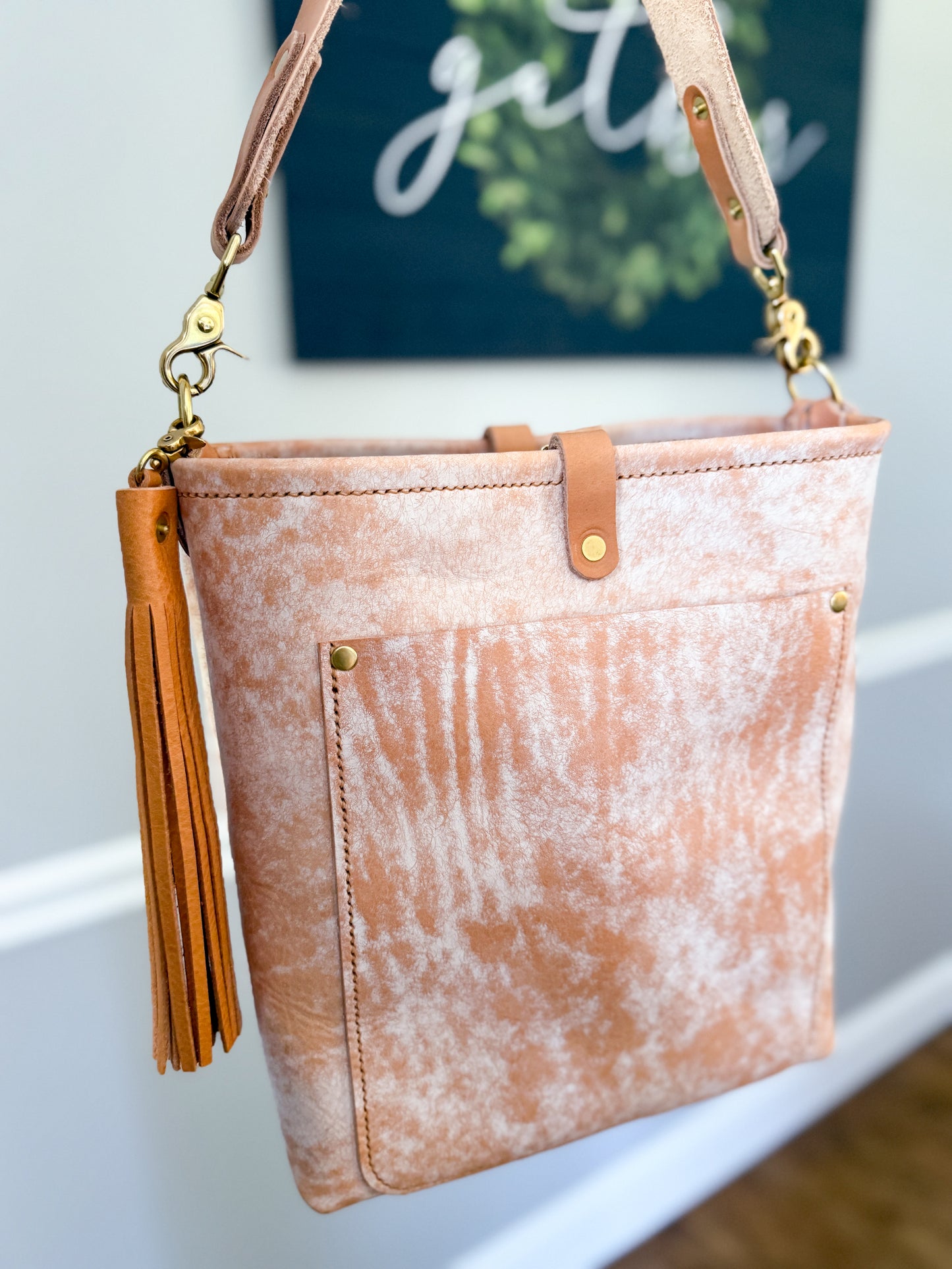 Bennett Bucket in Vintage Natural Vachetta