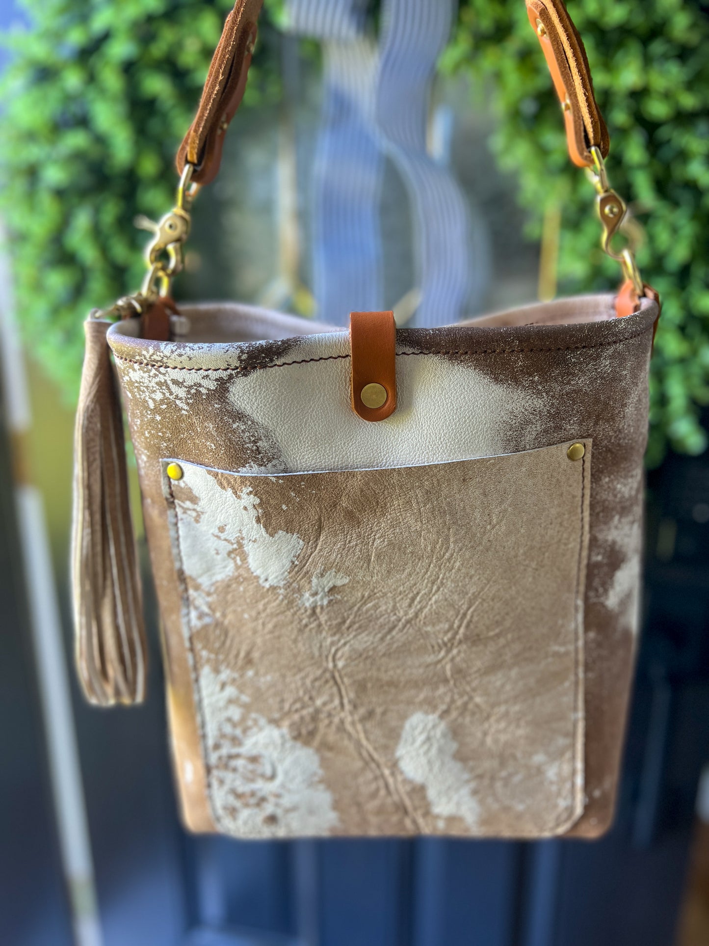 Bennett Bucket in Vintage Cowhide