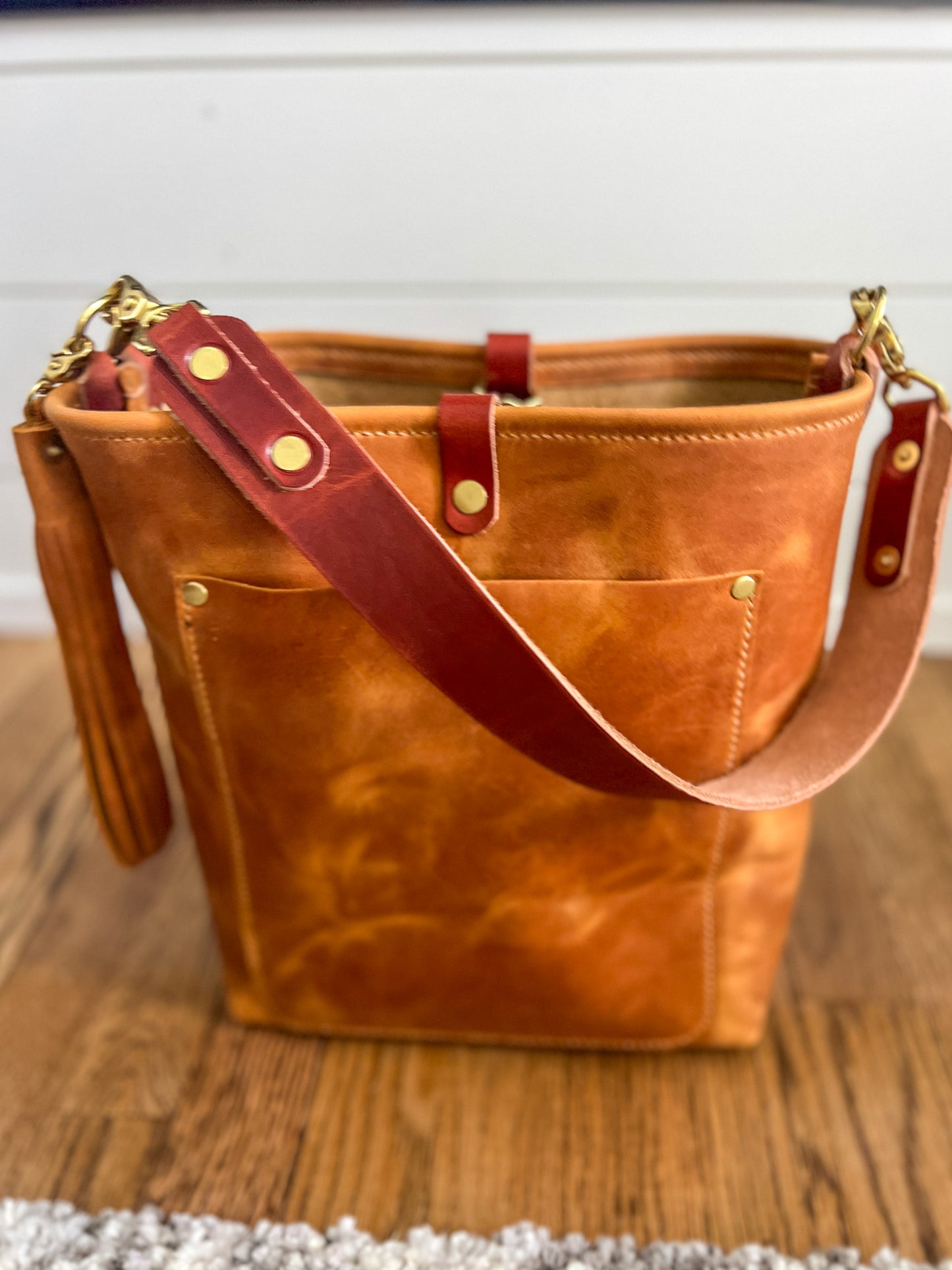 Bennett Bucket in Full Grain Sedona