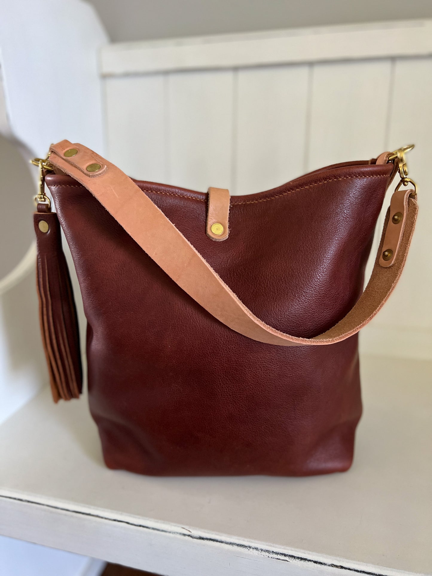 Hobo Bucket in Original Cognac