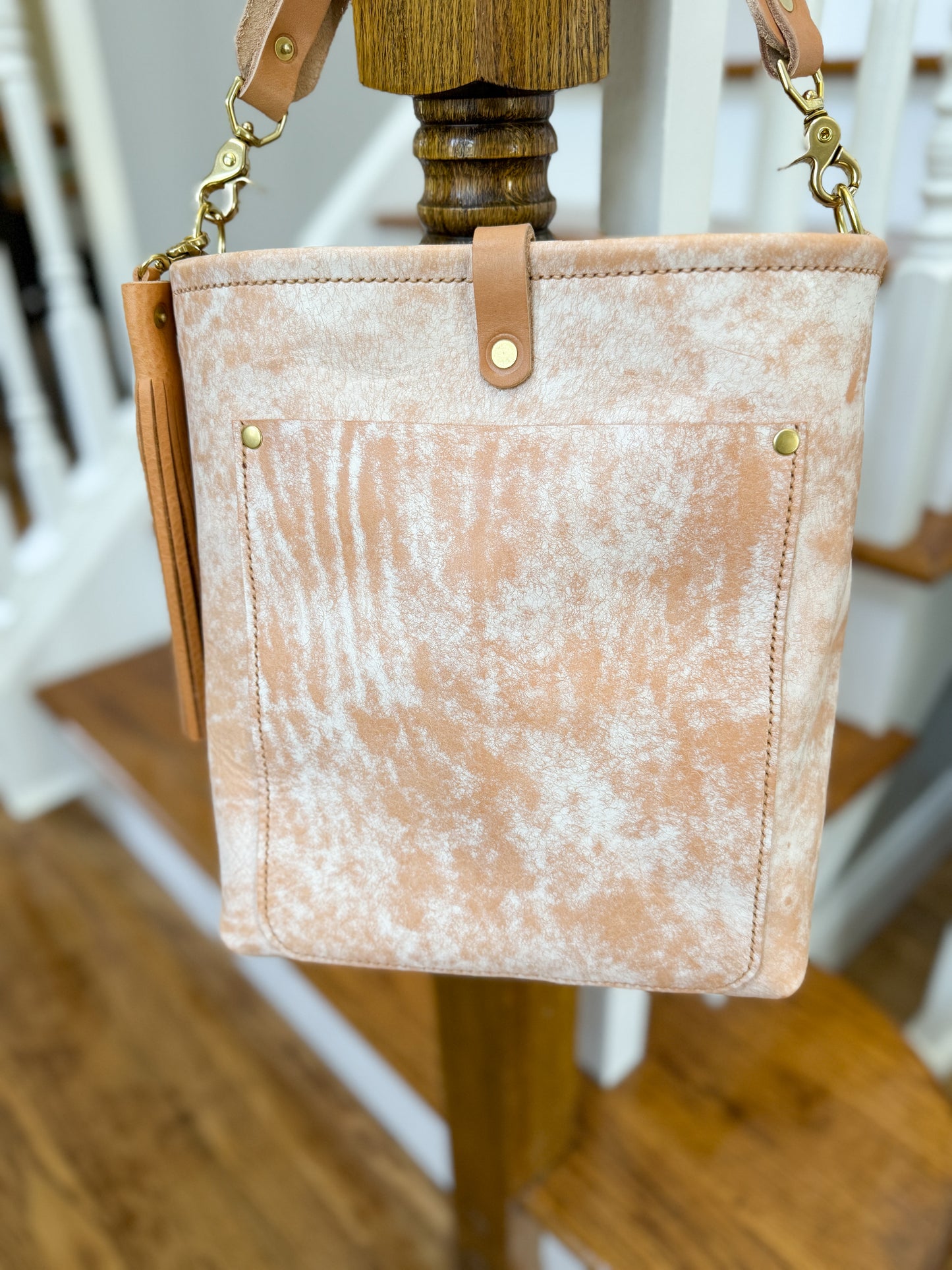 Bennett Bucket in Vintage Natural Vachetta