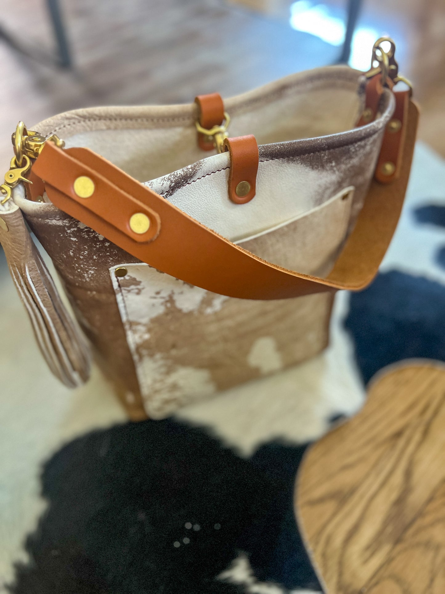 Bennett Bucket in Vintage Cowhide