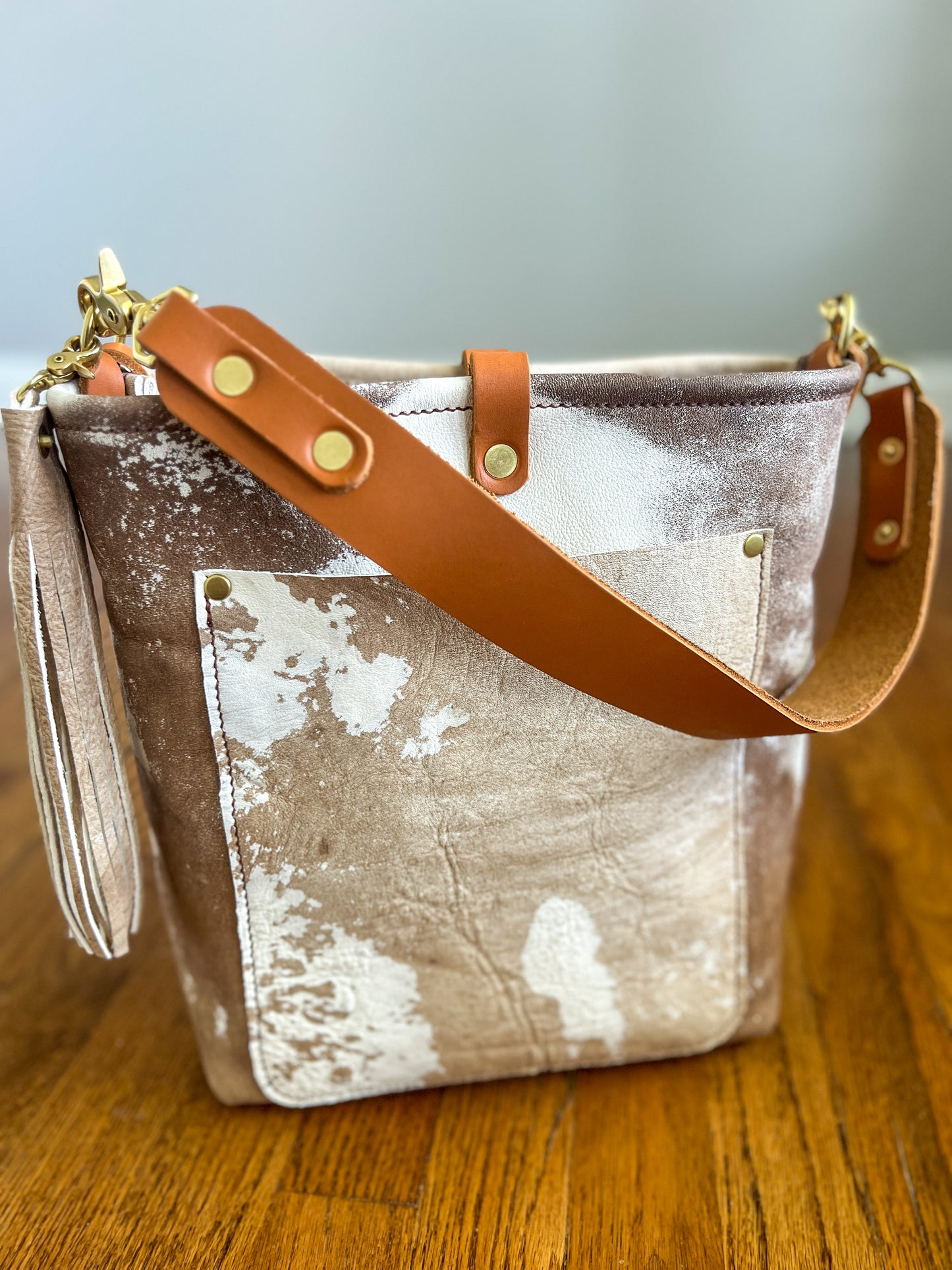 Bennett Bucket in Vintage Cowhide