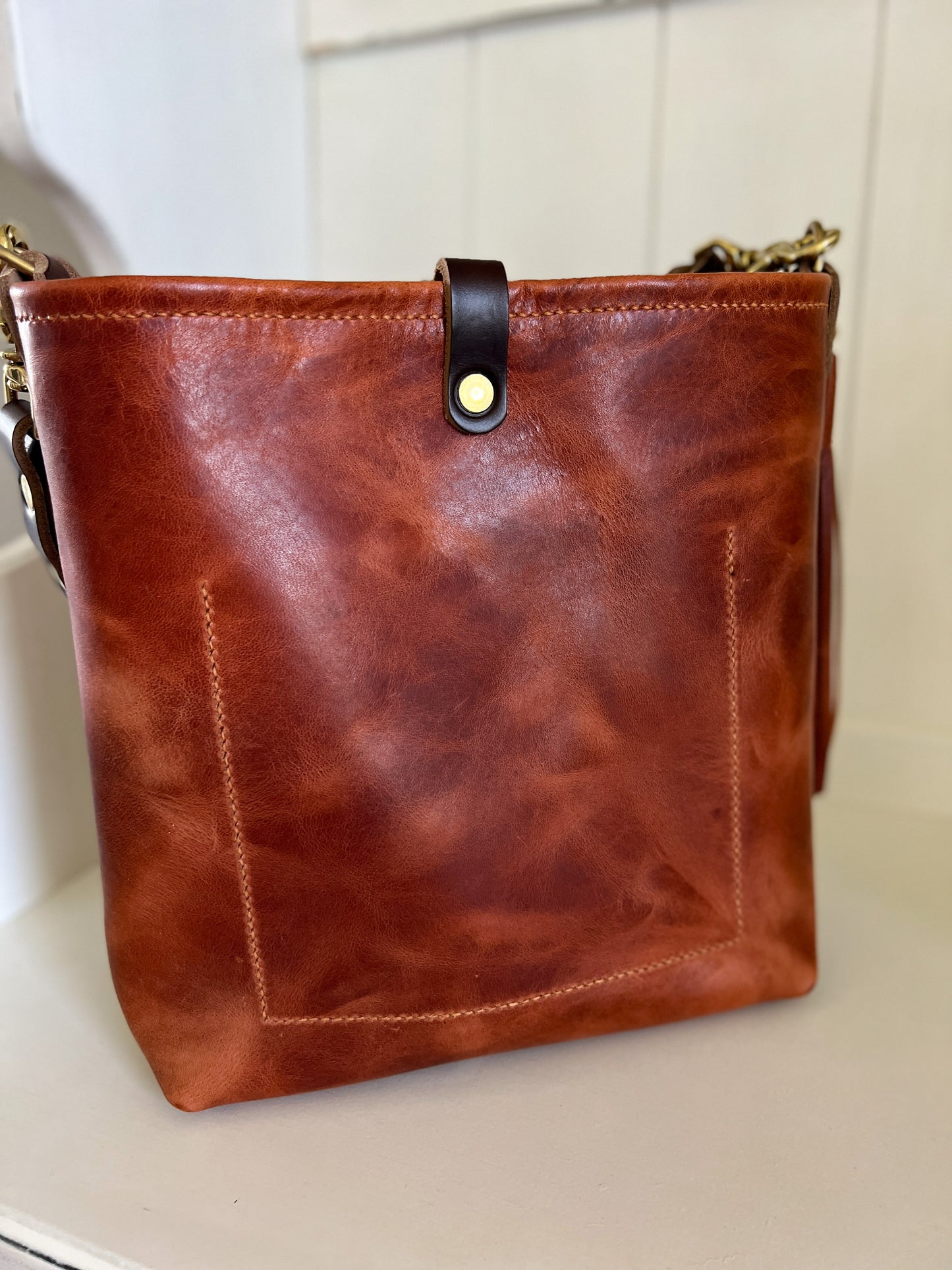 Petite Bennett Bucket in Horween English Tan Derby