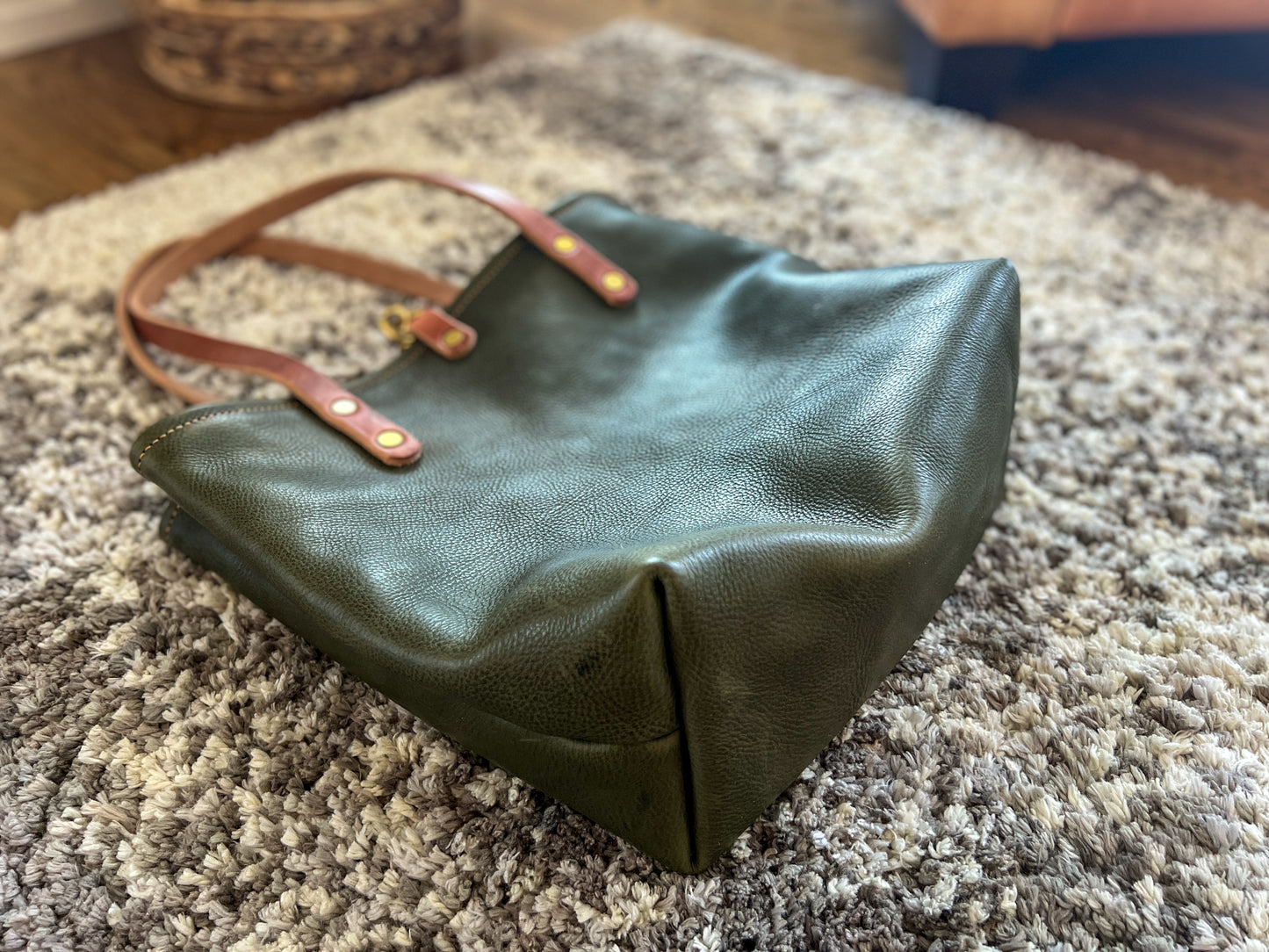 Classic Tote in Olive Italian Vachetta