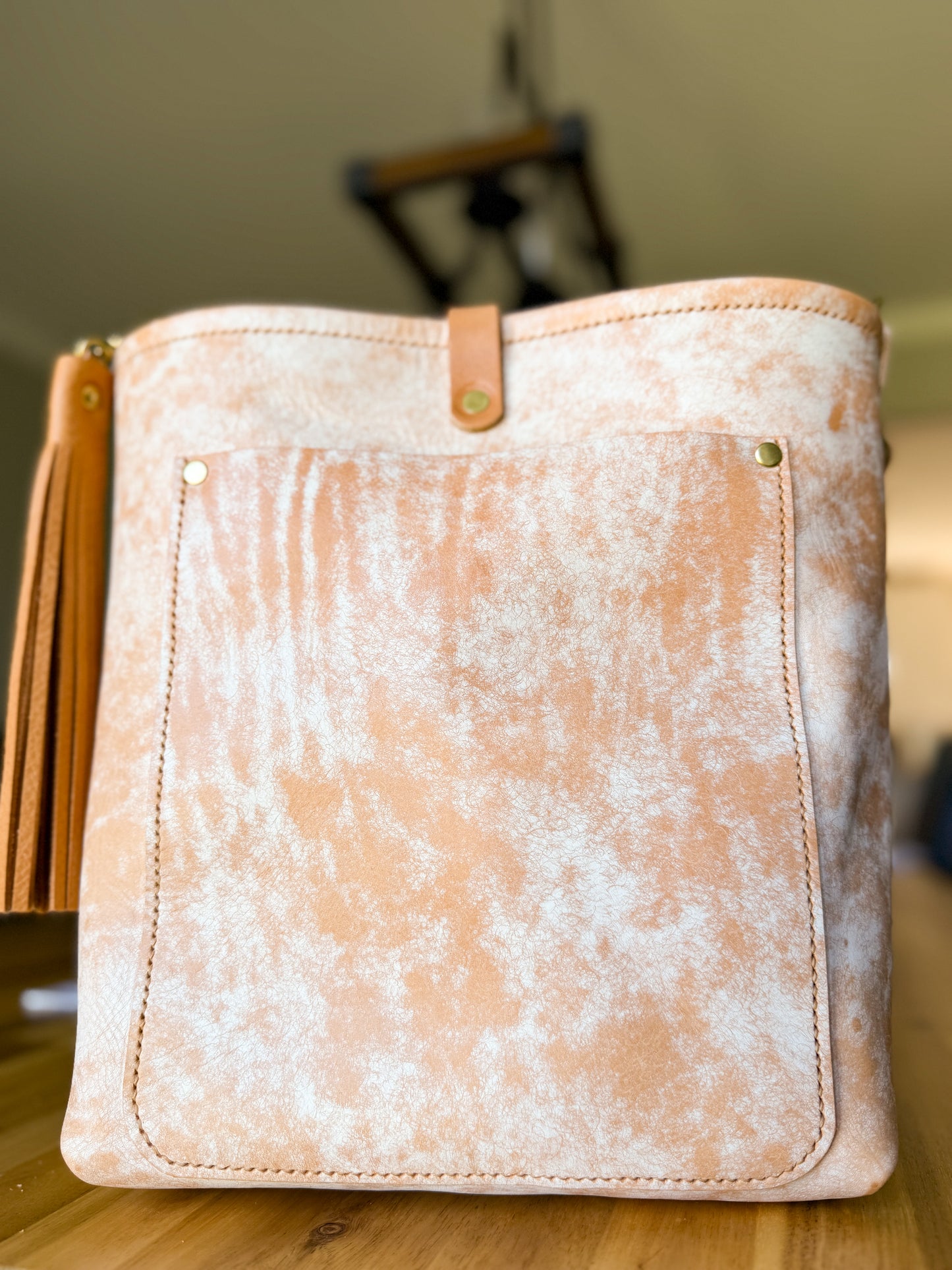 Bennett Bucket in Vintage Natural Vachetta