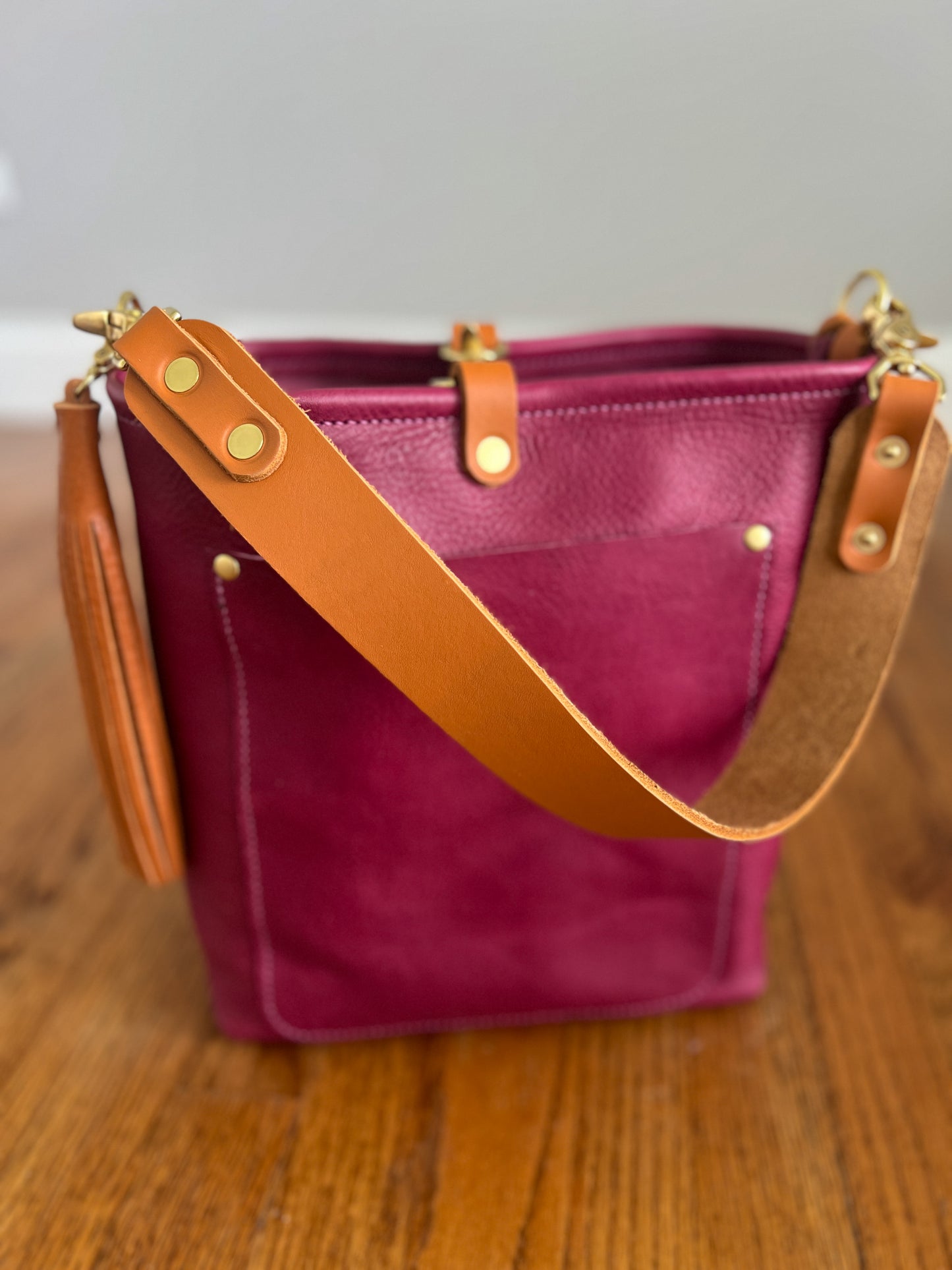 Bennett Bucket in Vachetta Lilac
