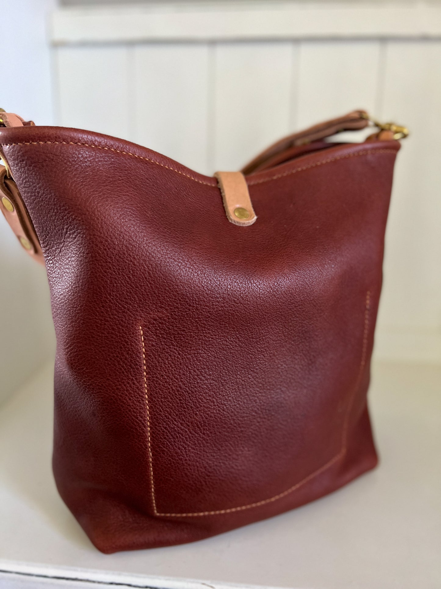 Hobo Bucket in Original Cognac