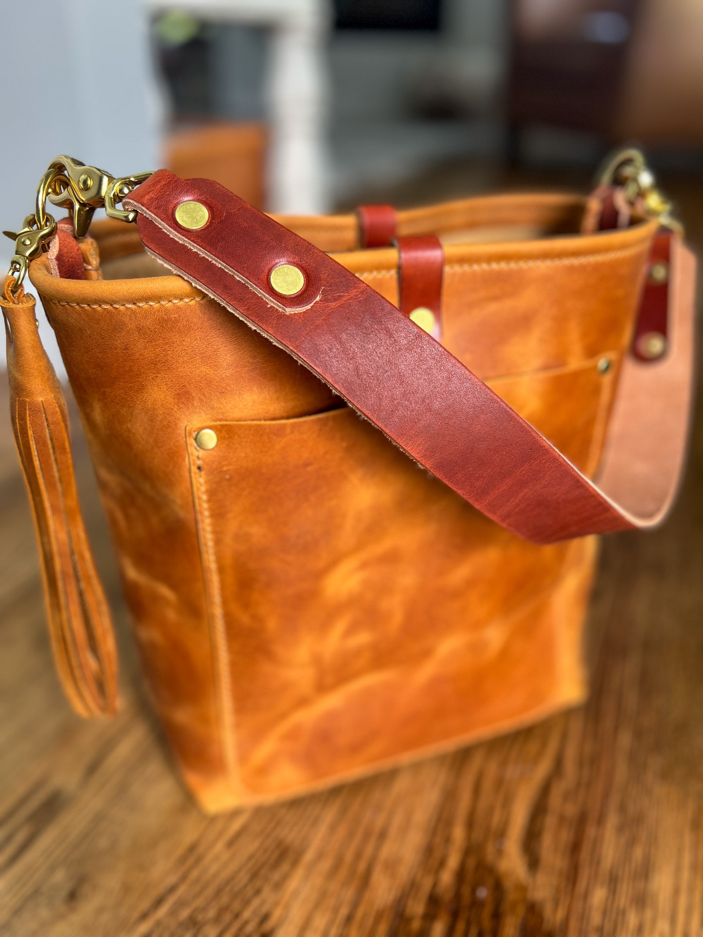 Bennett Bucket in Full Grain Sedona