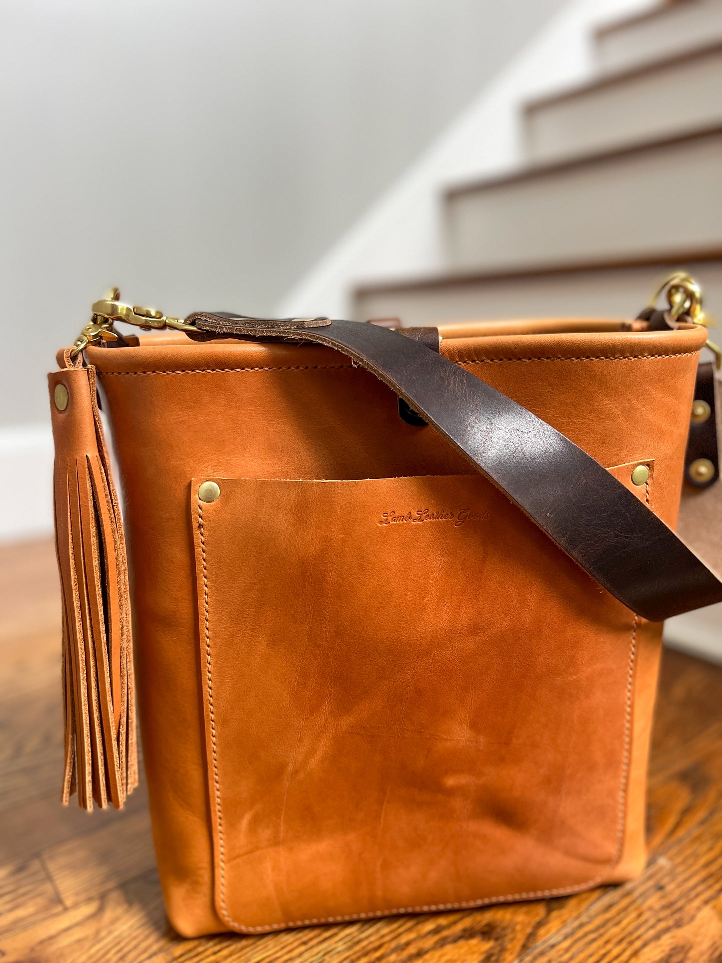 Bennett Bucket in Premium Saddle