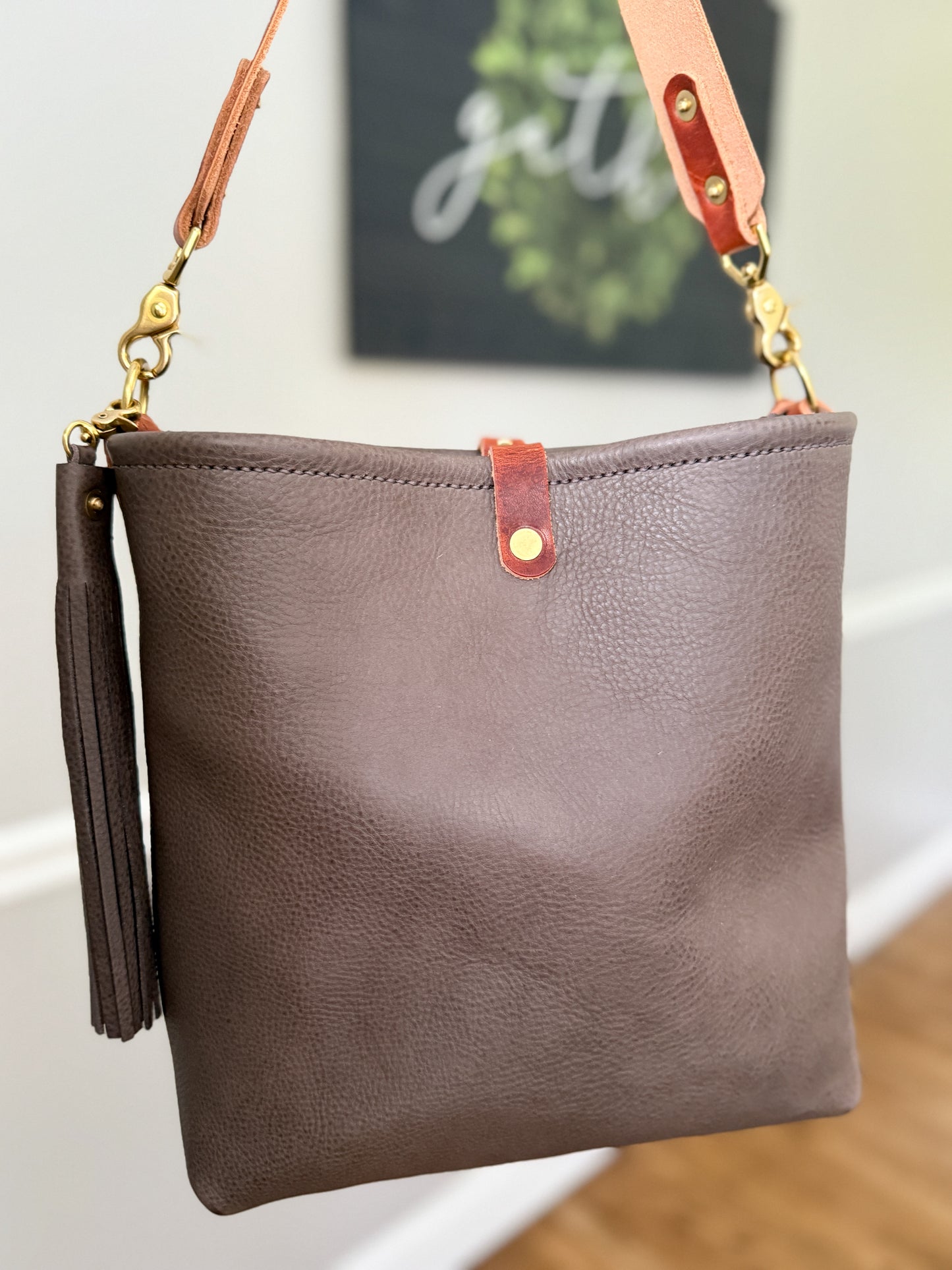 Hobo Bucket in Elephant Vachetta