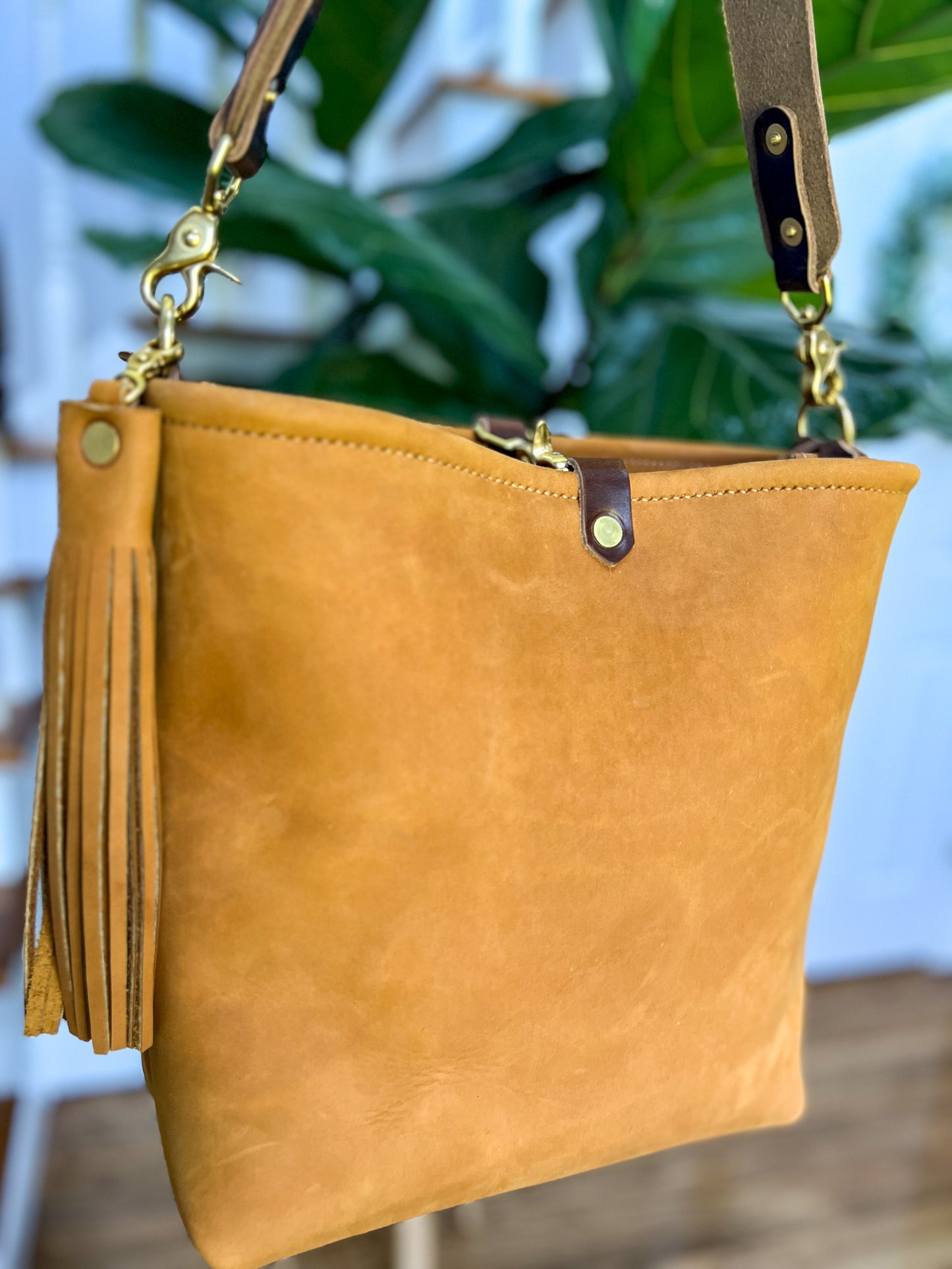 Hobo Bucket in Desert Sand Full Grain Leather