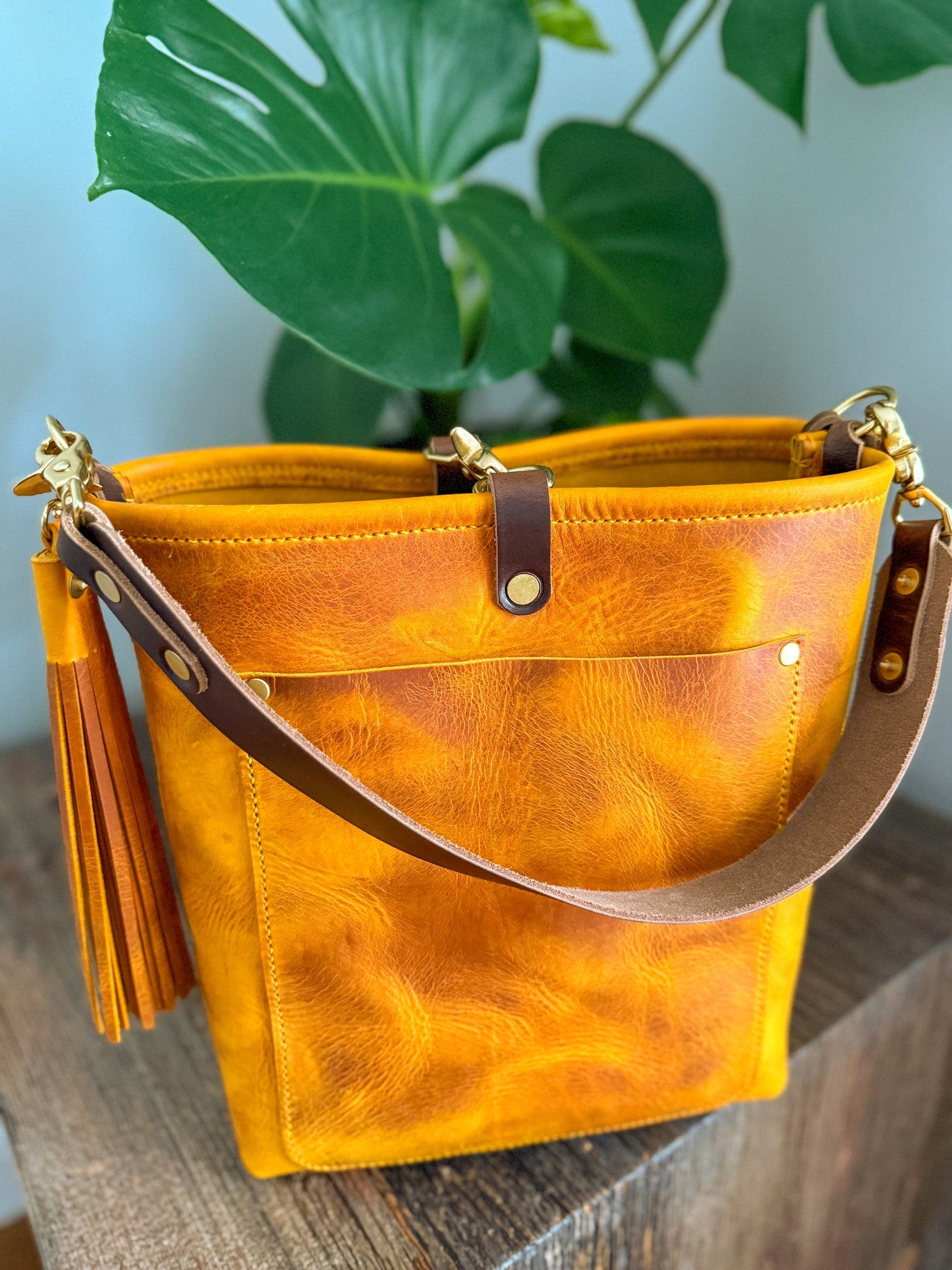 Bennett Bucket in Yellowstone Italian Vegetable Tan