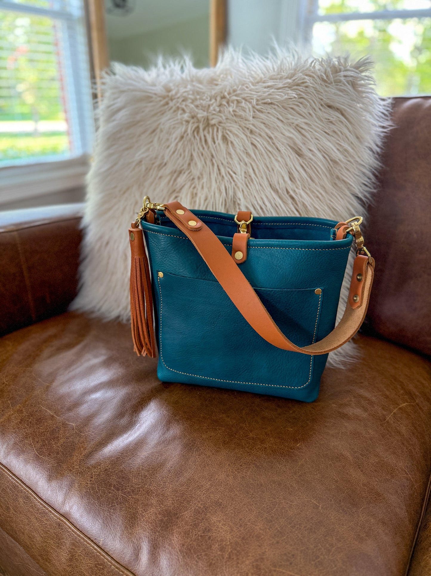 Bennett “shorty” Bucket in Turquoise Vachetta