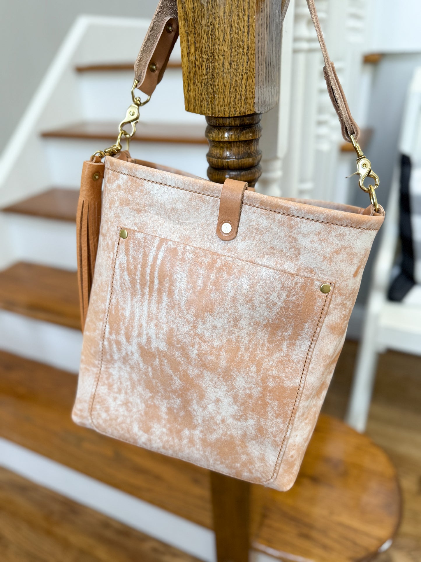 Bennett Bucket in Vintage Natural Vachetta