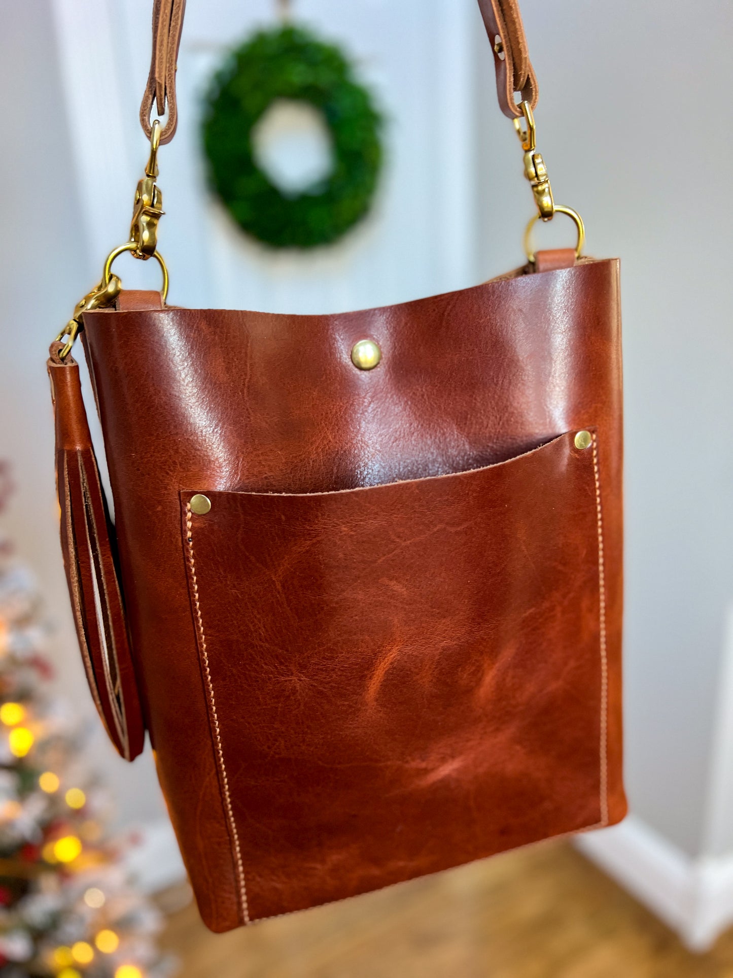 Bennett Bucket in Cherry Veg Tan