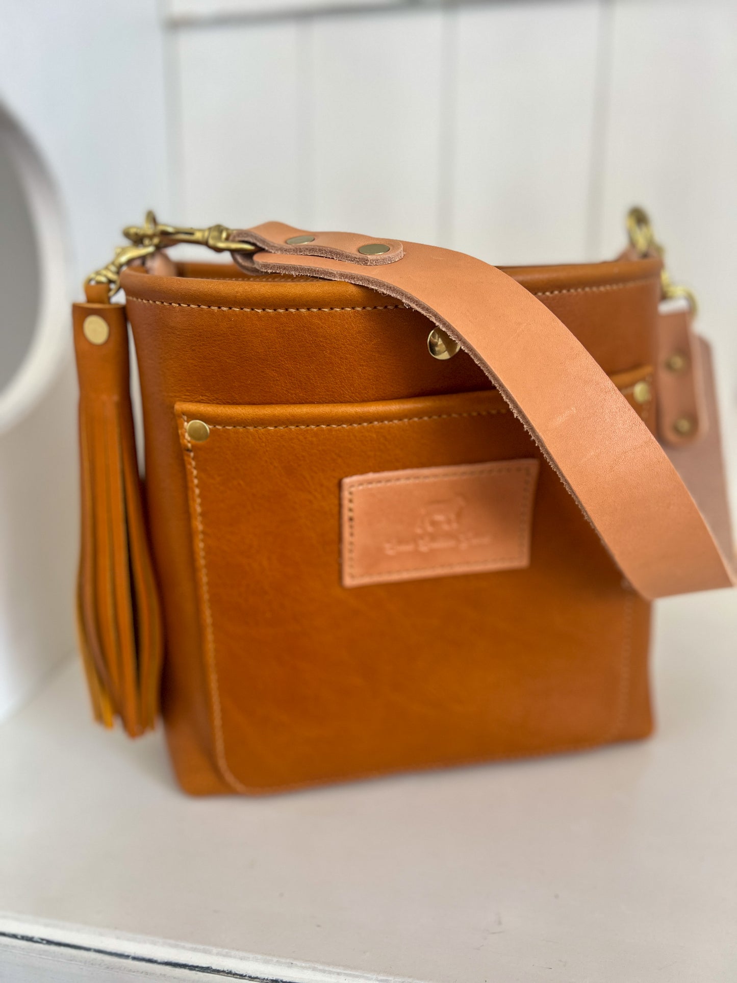 Bennett “shorty” Bucket in Golden Honey Bulldog Leather