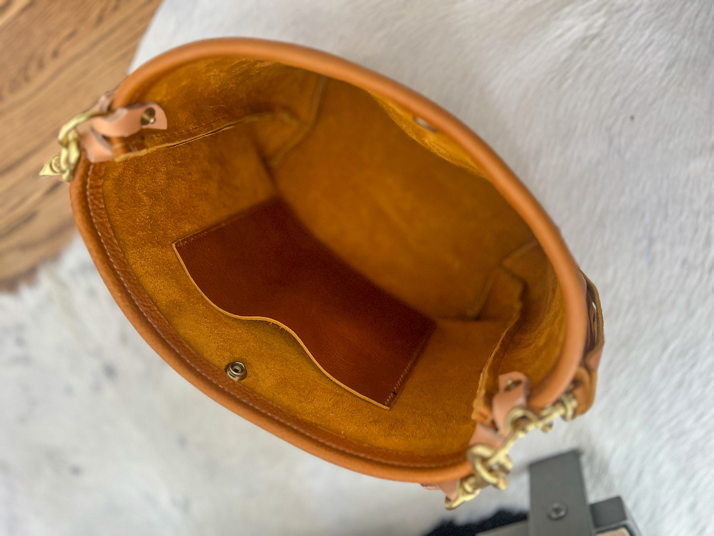 Bennett “shorty” Bucket in Golden Honey Bulldog Leather