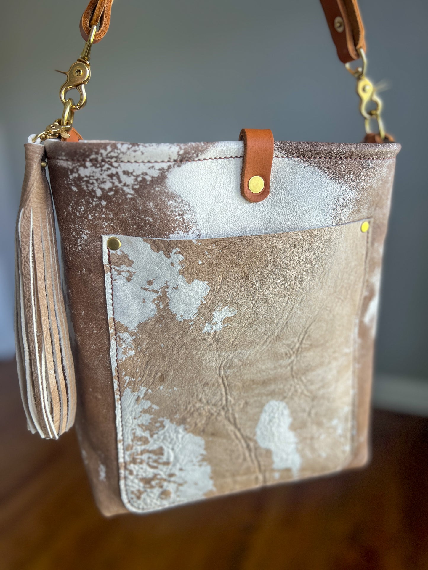 Bennett Bucket in Vintage Cowhide